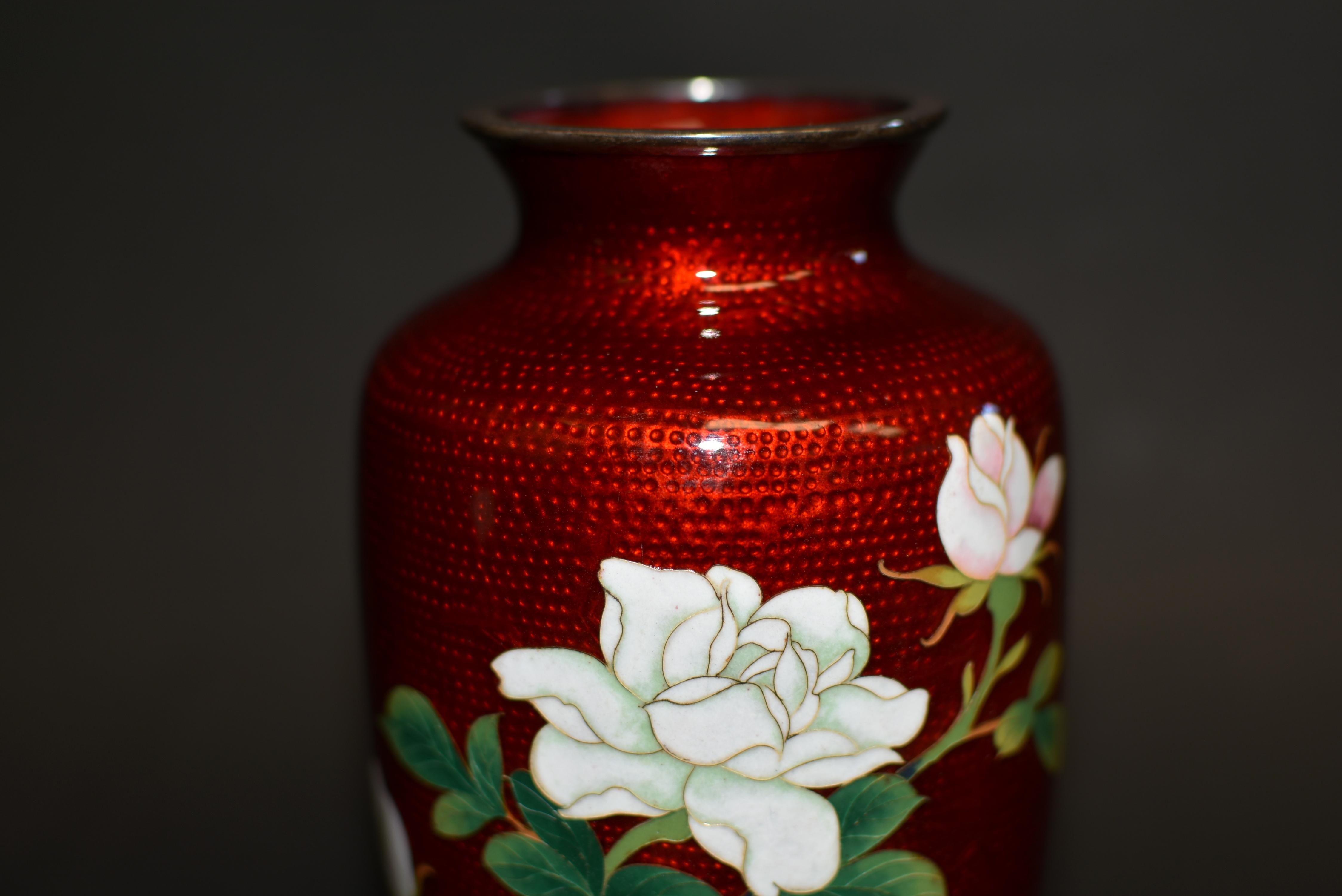 Pareja Firmado Sato Japonés Ginbari Jarrones Cloisonné Rojo Rosas Grulla en venta 3