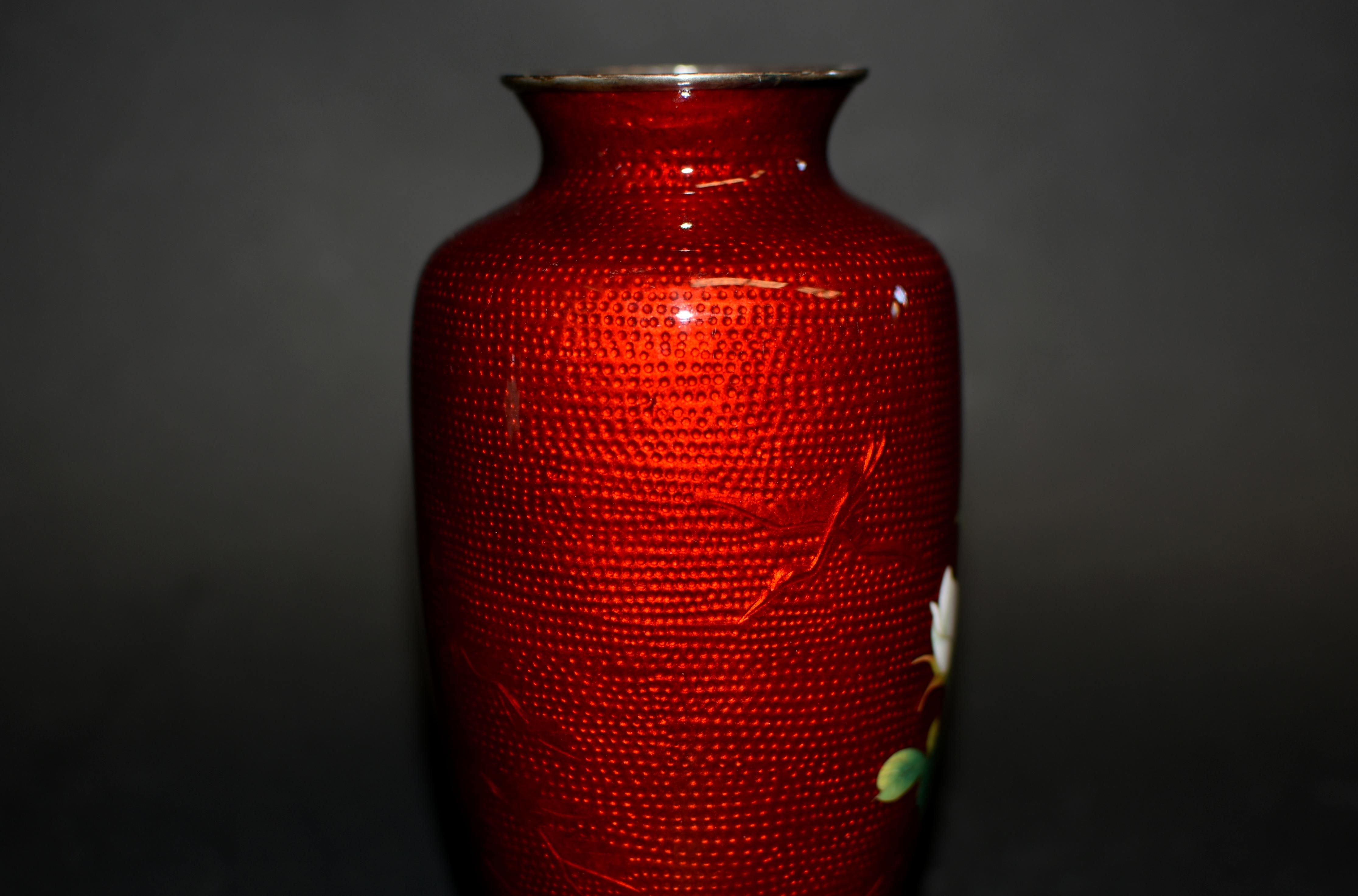 Pareja Firmado Sato Japonés Ginbari Jarrones Cloisonné Rojo Rosas Grulla en venta 7