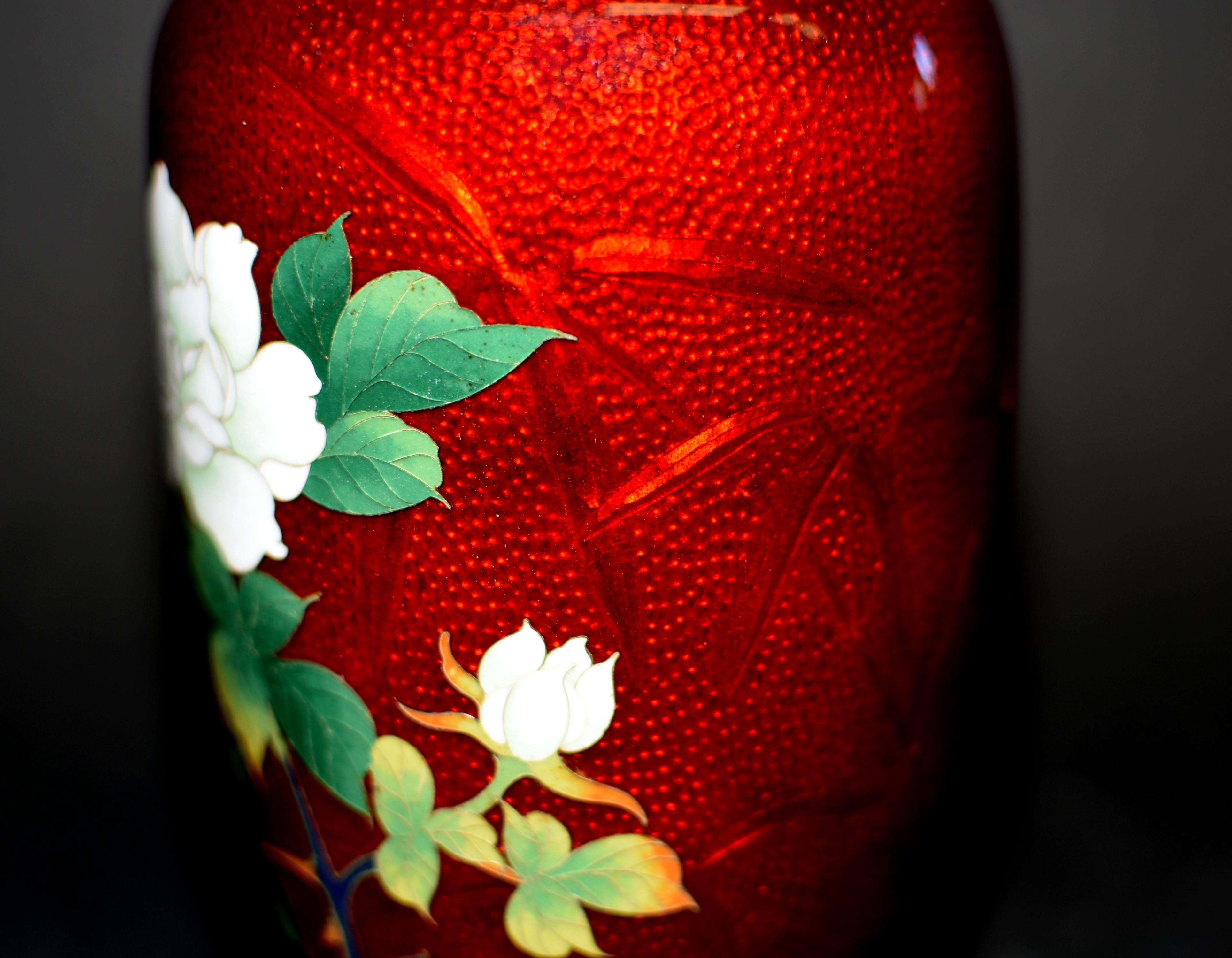 Pareja Firmado Sato Japonés Ginbari Jarrones Cloisonné Rojo Rosas Grulla en venta 8
