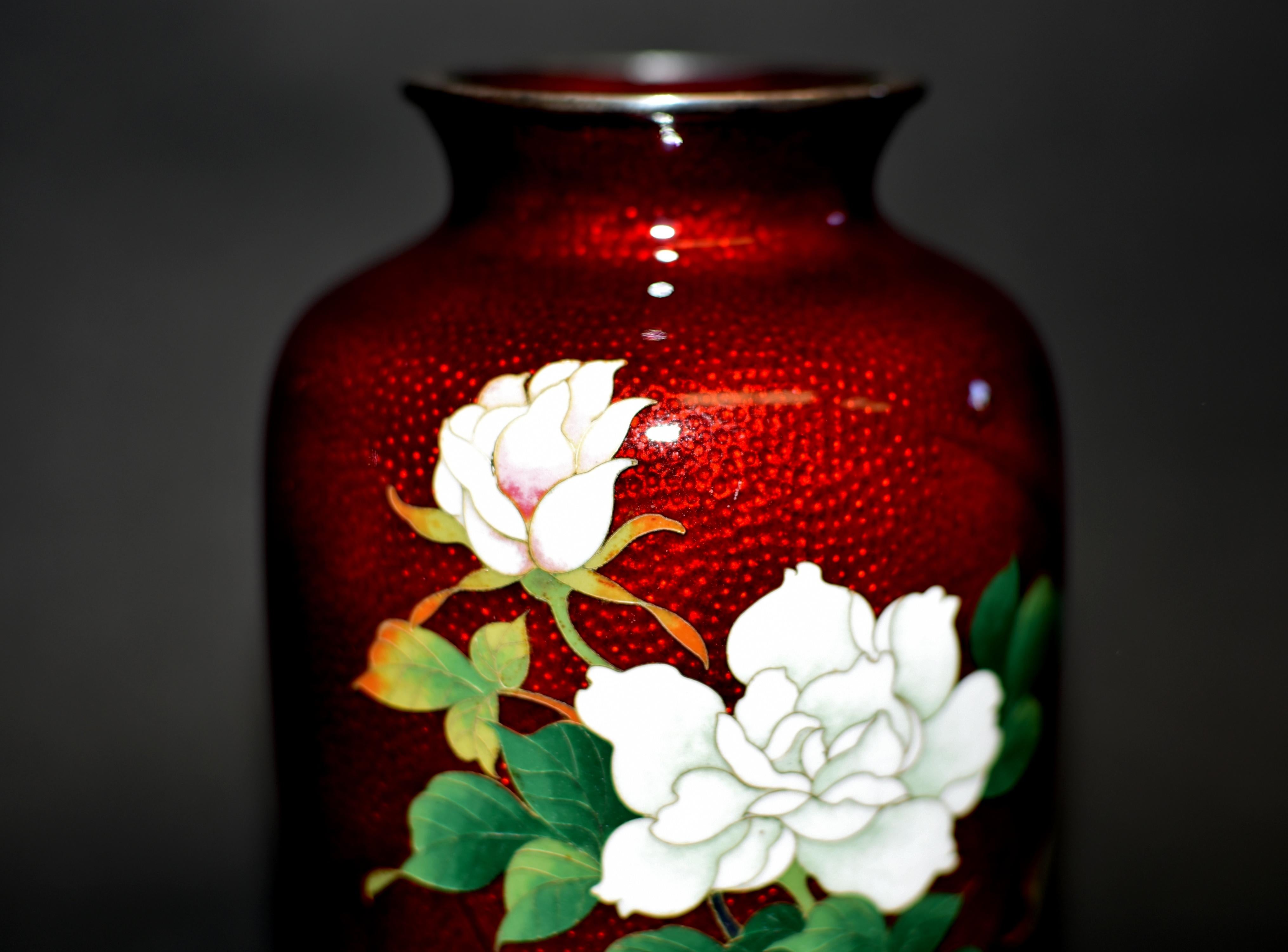 Pareja Firmado Sato Japonés Ginbari Jarrones Cloisonné Rojo Rosas Grulla Esmaltado en venta