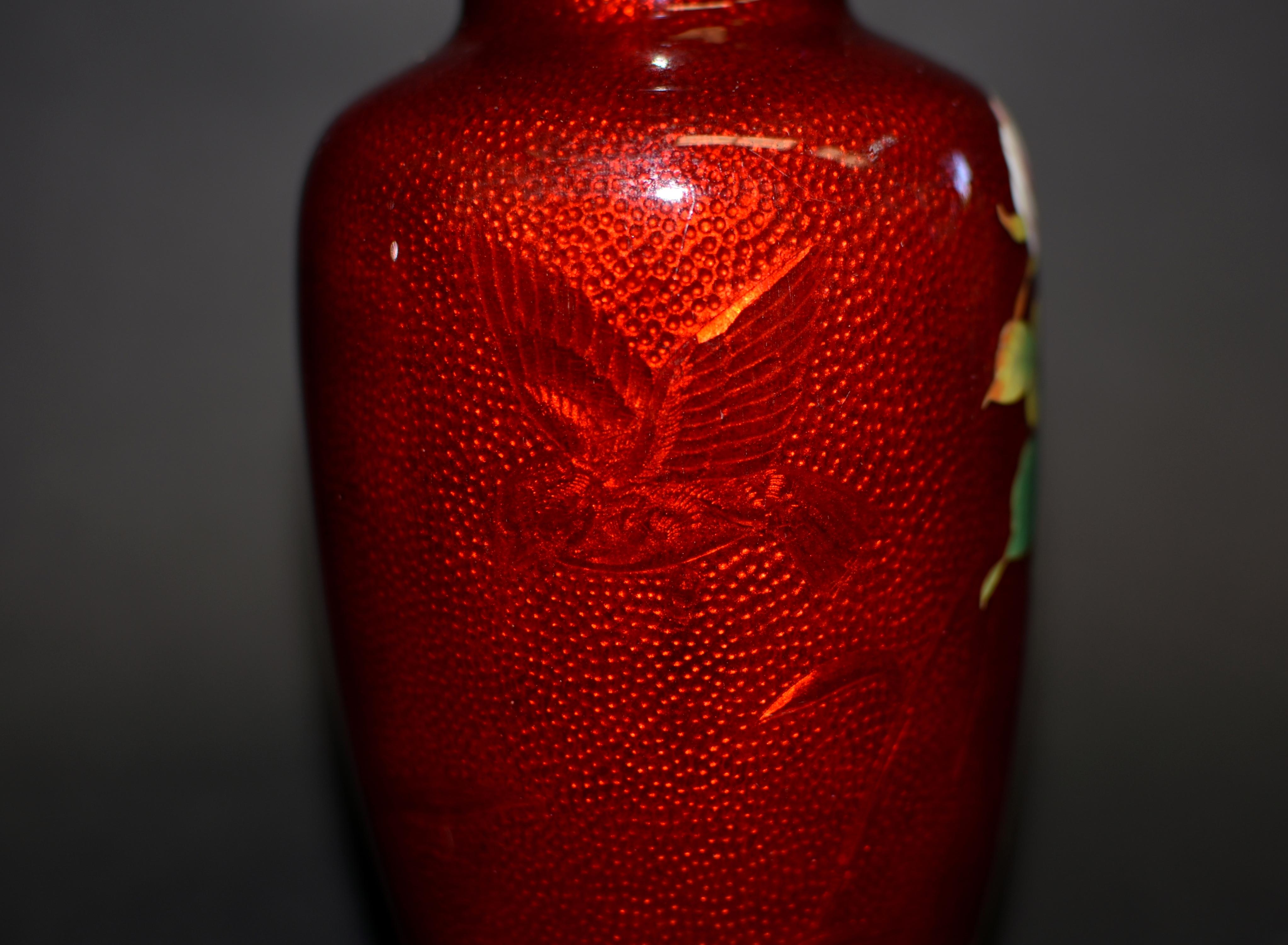 Pareja Firmado Sato Japonés Ginbari Jarrones Cloisonné Rojo Rosas Grulla en venta 1