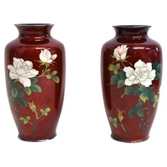 Paar signiert Sato japanischen Ginbari Rot Cloisonne Vasen Rosen Crane