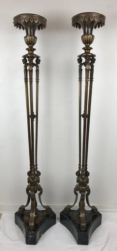 Paar signierte Sterling Bronze Company Bronze und Marmor Torchere Ständer