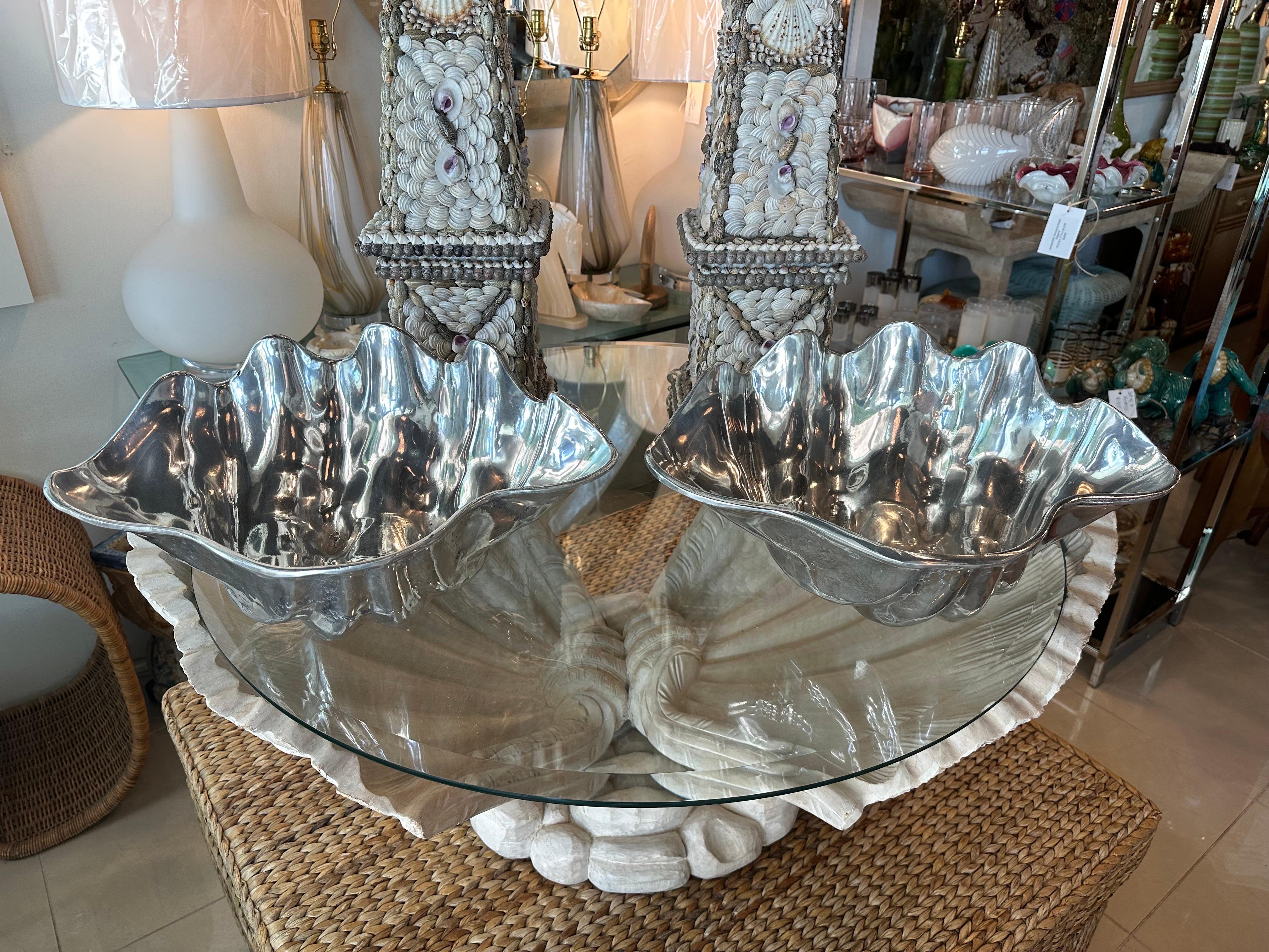 Lovely pair of vintage footed metal scalloped clam shell clamshell vases urns pots planters vessels. In the style of Arthur Court. These can be used for plants, hand towels, shells, as an ice bucket, etc. Dimensions: 18 W x 13 D x 8 H