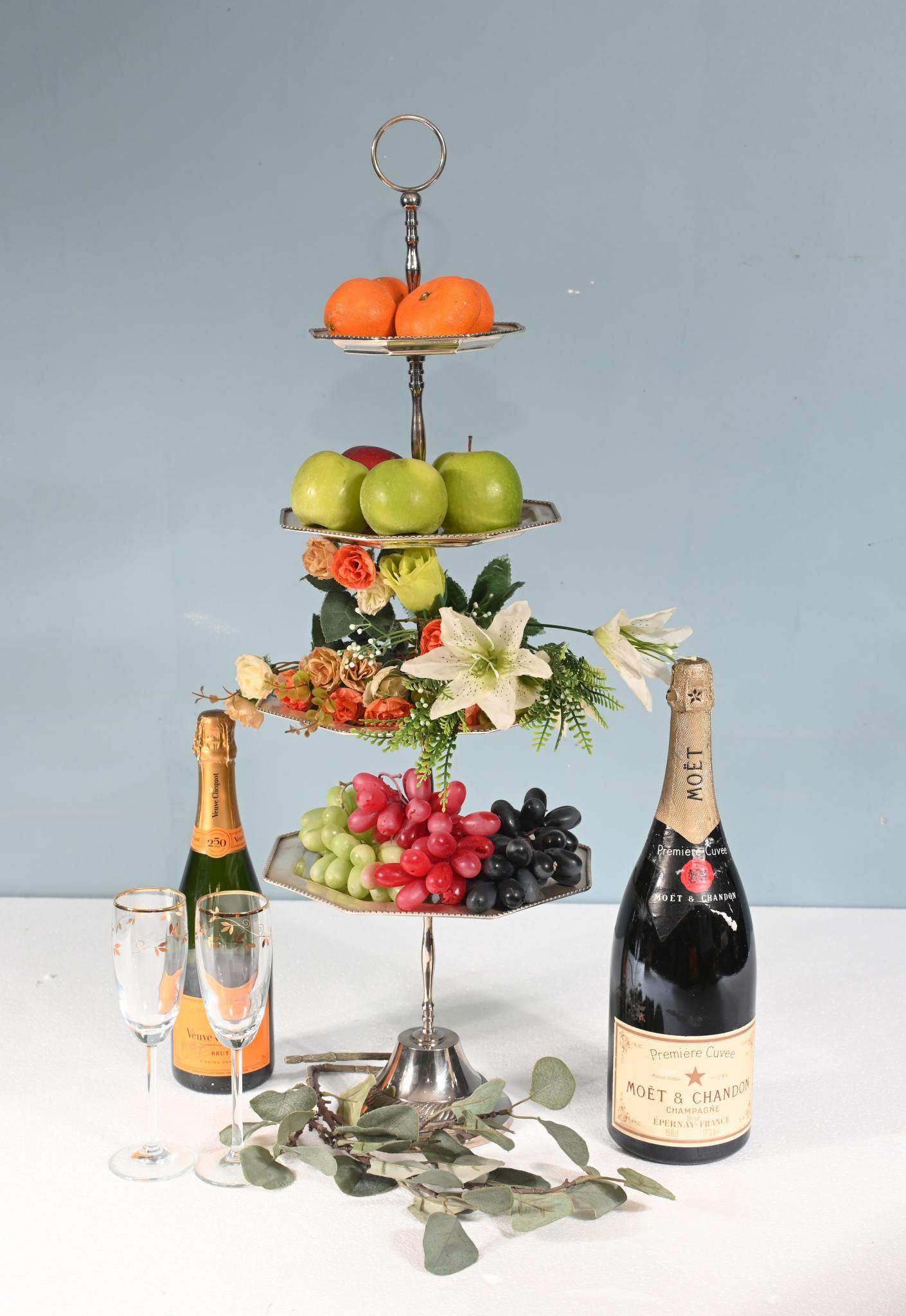 Pareja de soportes de plata para tartas de 5 pisos Victorian Afternoon Tea en Bueno estado para la venta en Potters Bar, GB