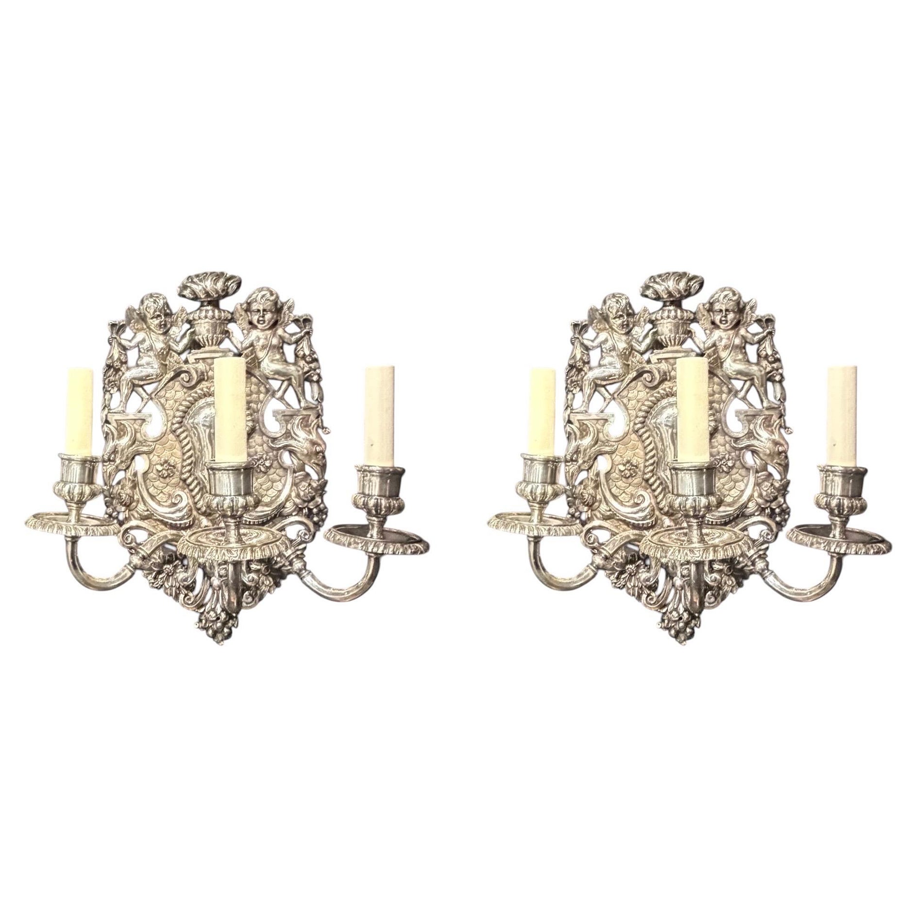 1900 Caldwell, lampade a baldacchino placcate in argento con cherubini, 3 luci in vendita
