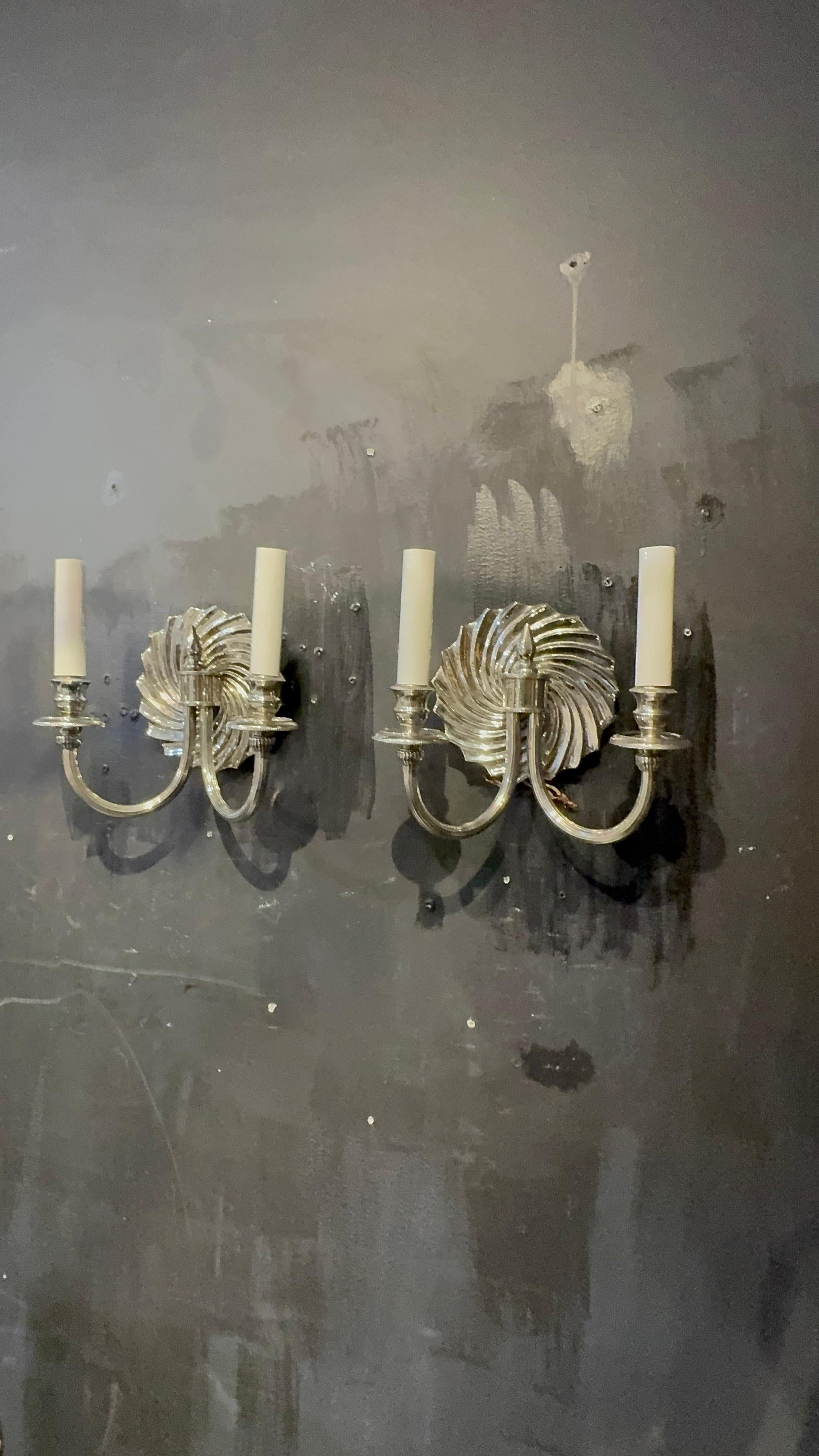 Stile provenzale Coppia di appliques francesi placcate in argento in vendita