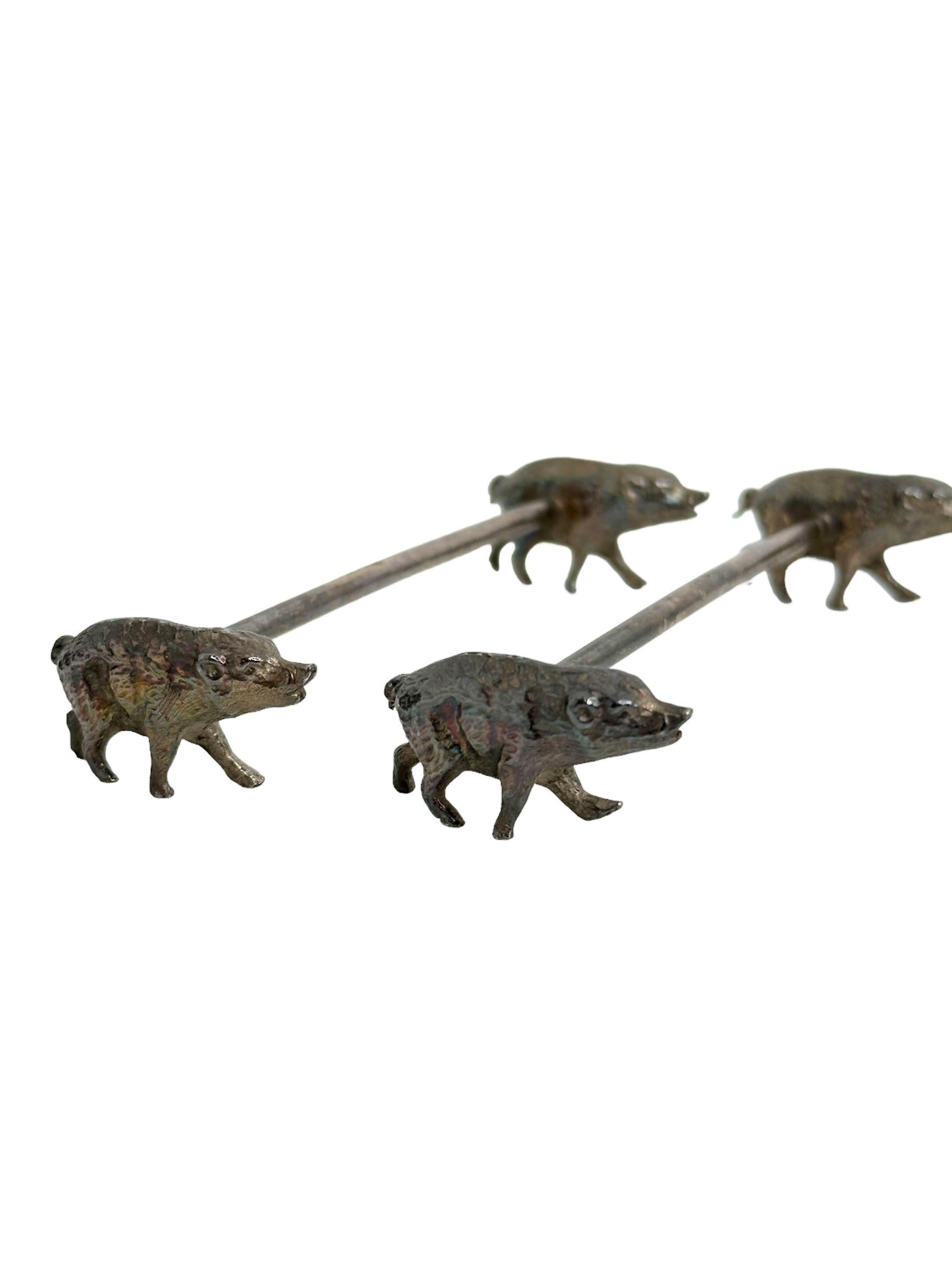 Art nouveau Paire de porte-couteaux à motif animal en métal argenté, Autriche, 19e siècle en vente
