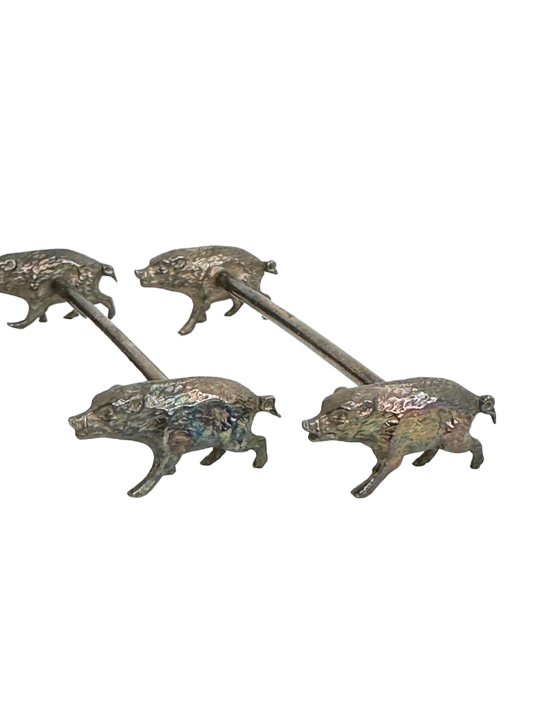 Paire de porte-couteaux à motif animal en métal argenté, Autriche, 19e siècle Bon état - En vente à Nuernberg, DE