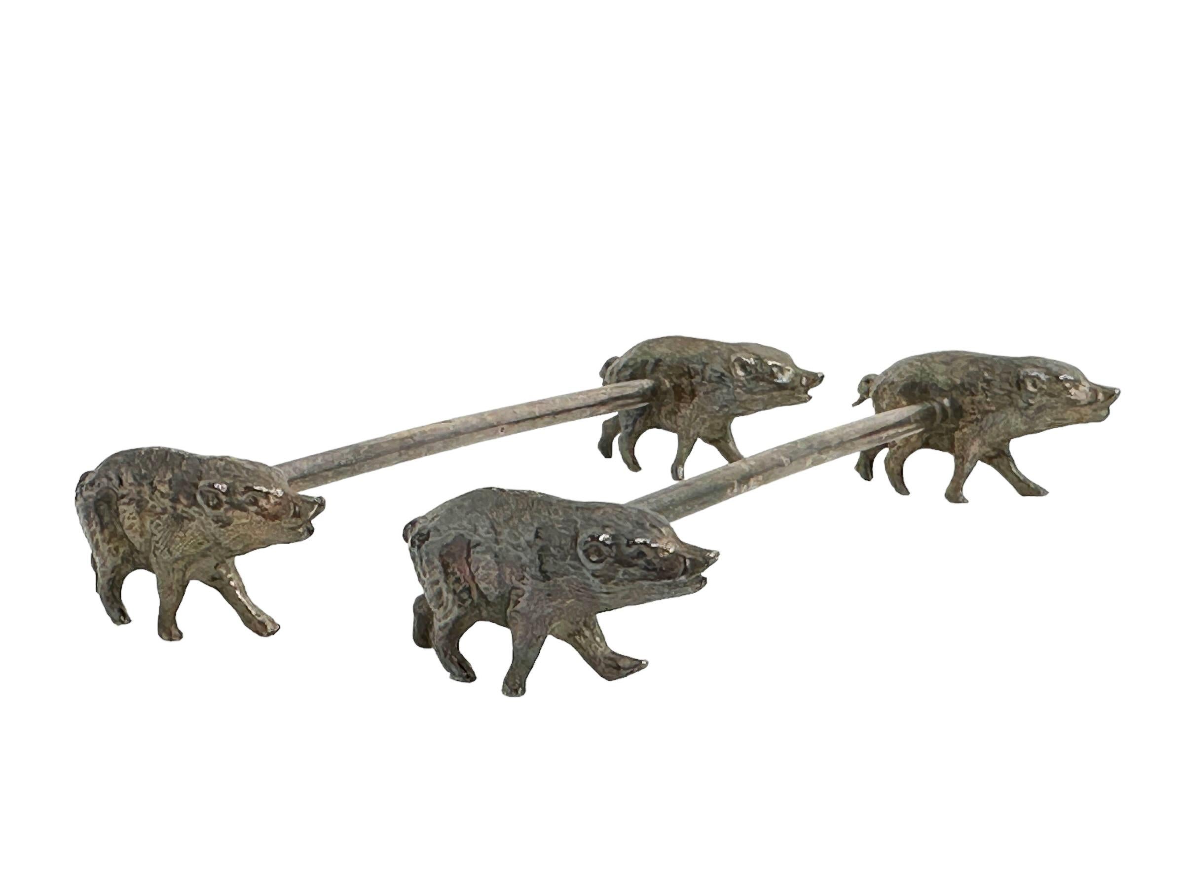 XIXe siècle Paire de porte-couteaux à motif animal en métal argenté, Autriche, 19e siècle en vente