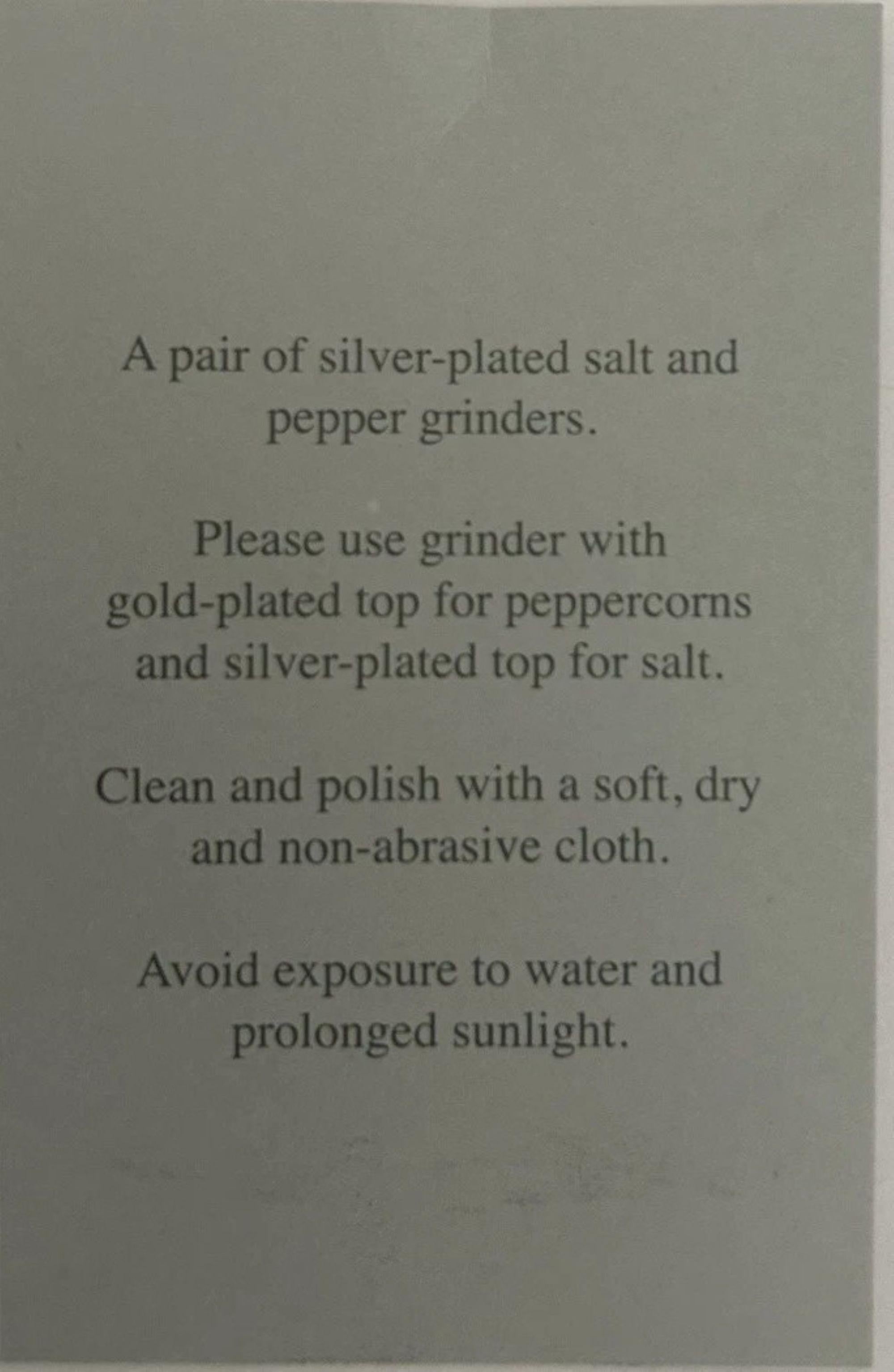 par de molinillos de sal y pimienta plateados Regalo de la Casa Real Reina Isabel II en venta 1