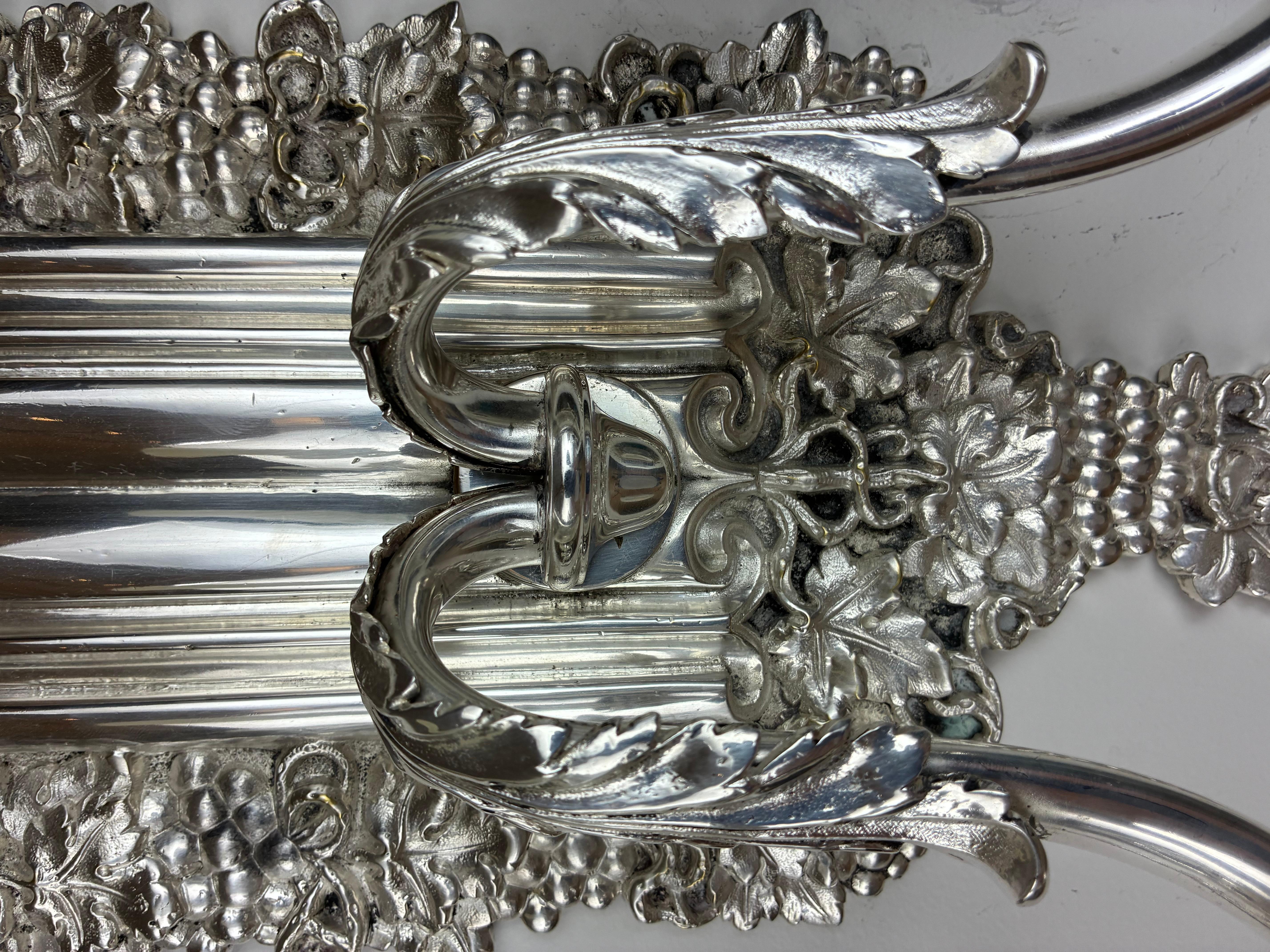 Pareja de apliques de bronce plateado y motivos vintage de E. F. Caldwell Estadounidense en venta