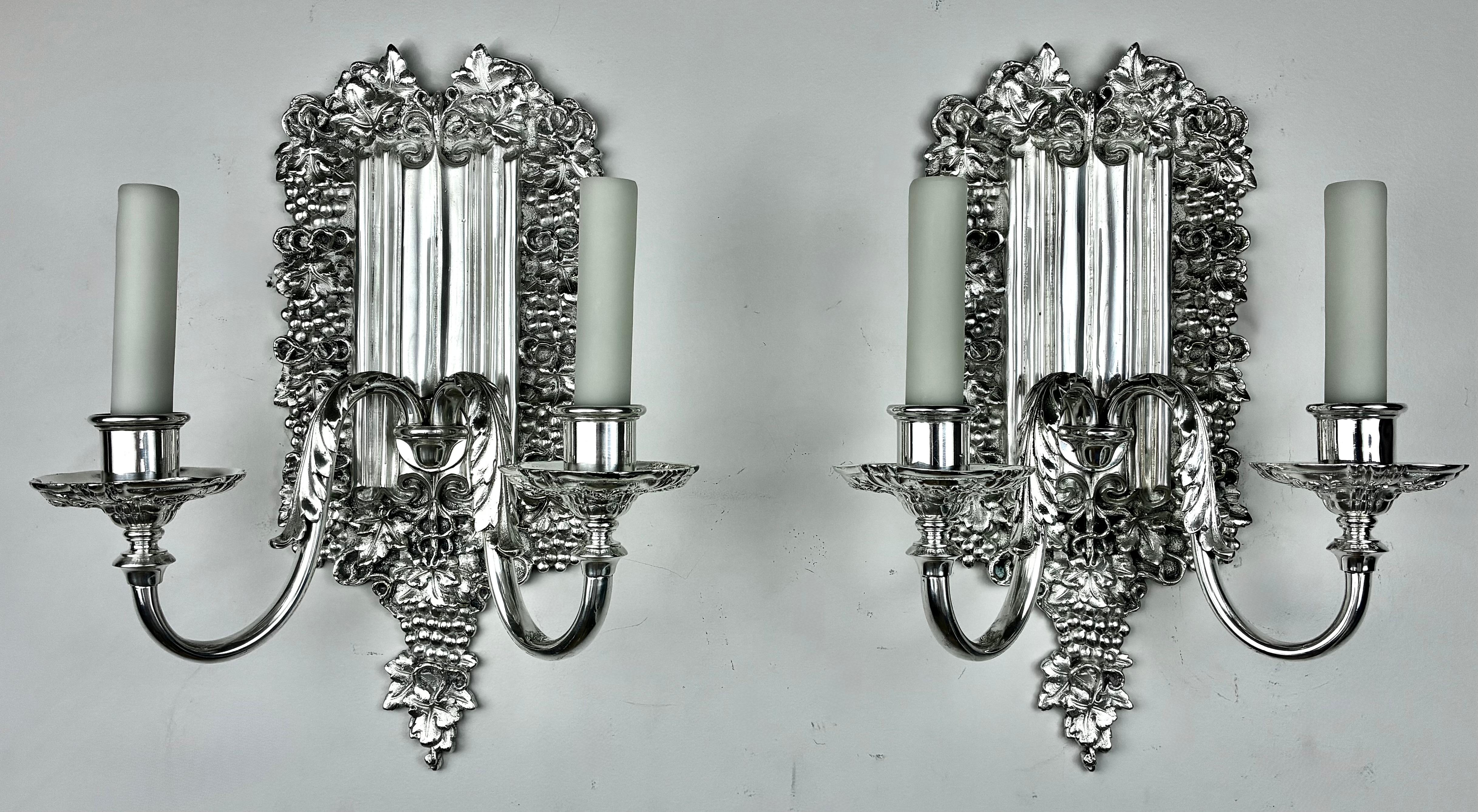 Pareja de apliques de bronce plateado y motivos vintage de E. F. Caldwell Bronce en venta