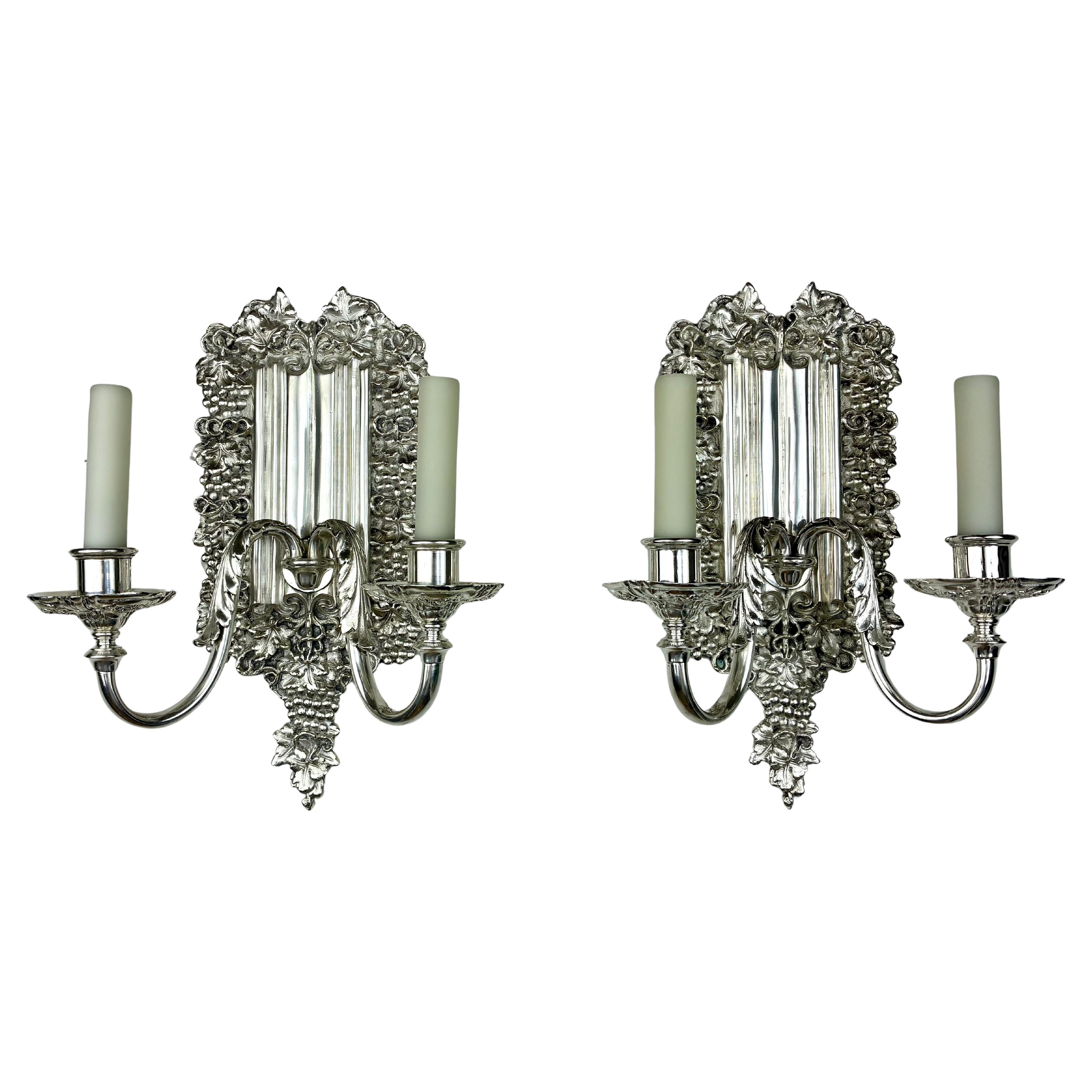 Pareja de apliques de bronce plateado y motivos vintage de E. F. Caldwell en venta