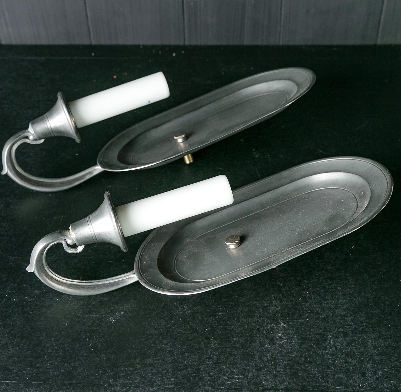 Pair of Simple Pewter Sconces with Oval Shape In Good Condition In Houston, TX
