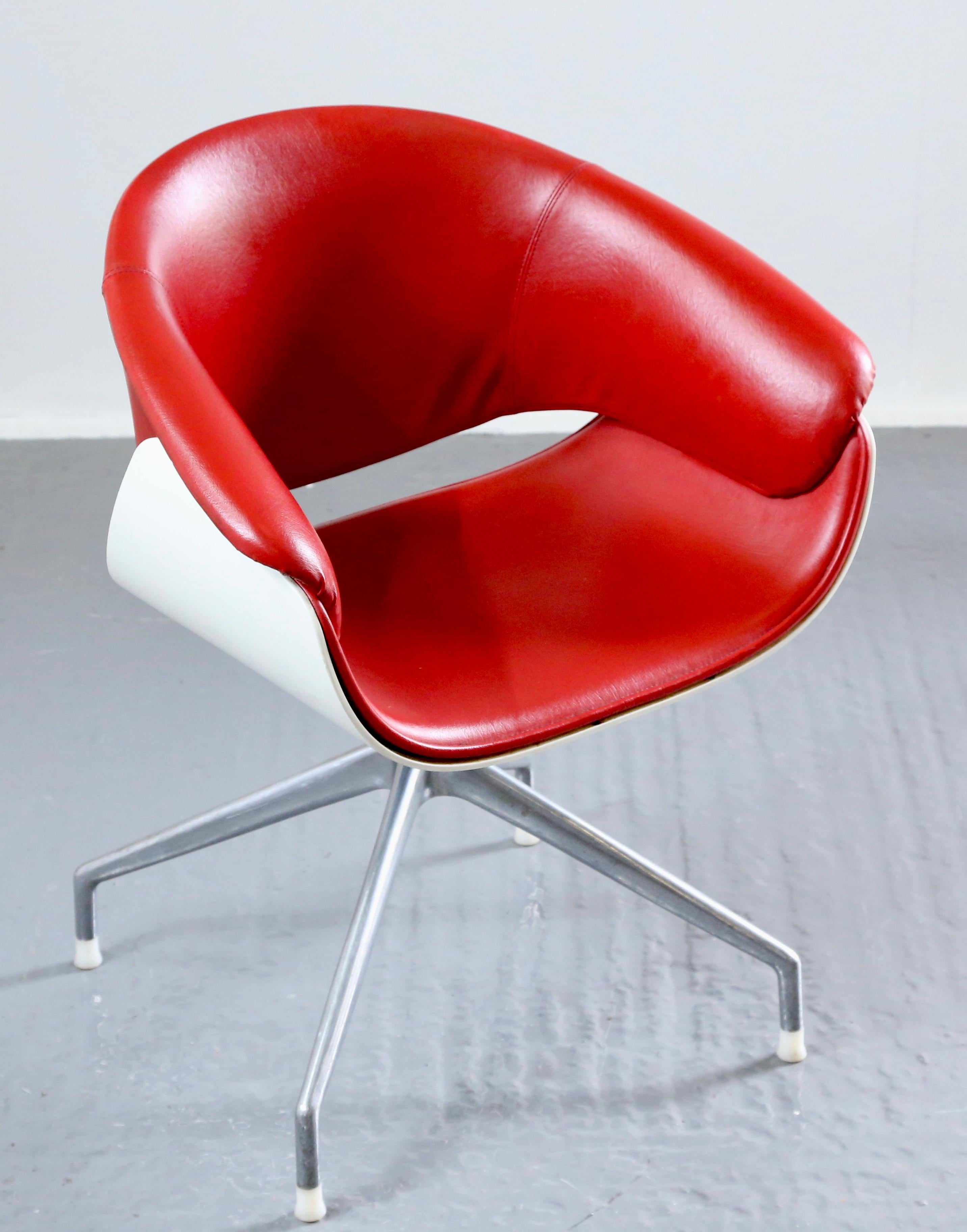Pair Sina Swivel Chairs Designed By Uwe Fischer For B&B Italia For Sale 3