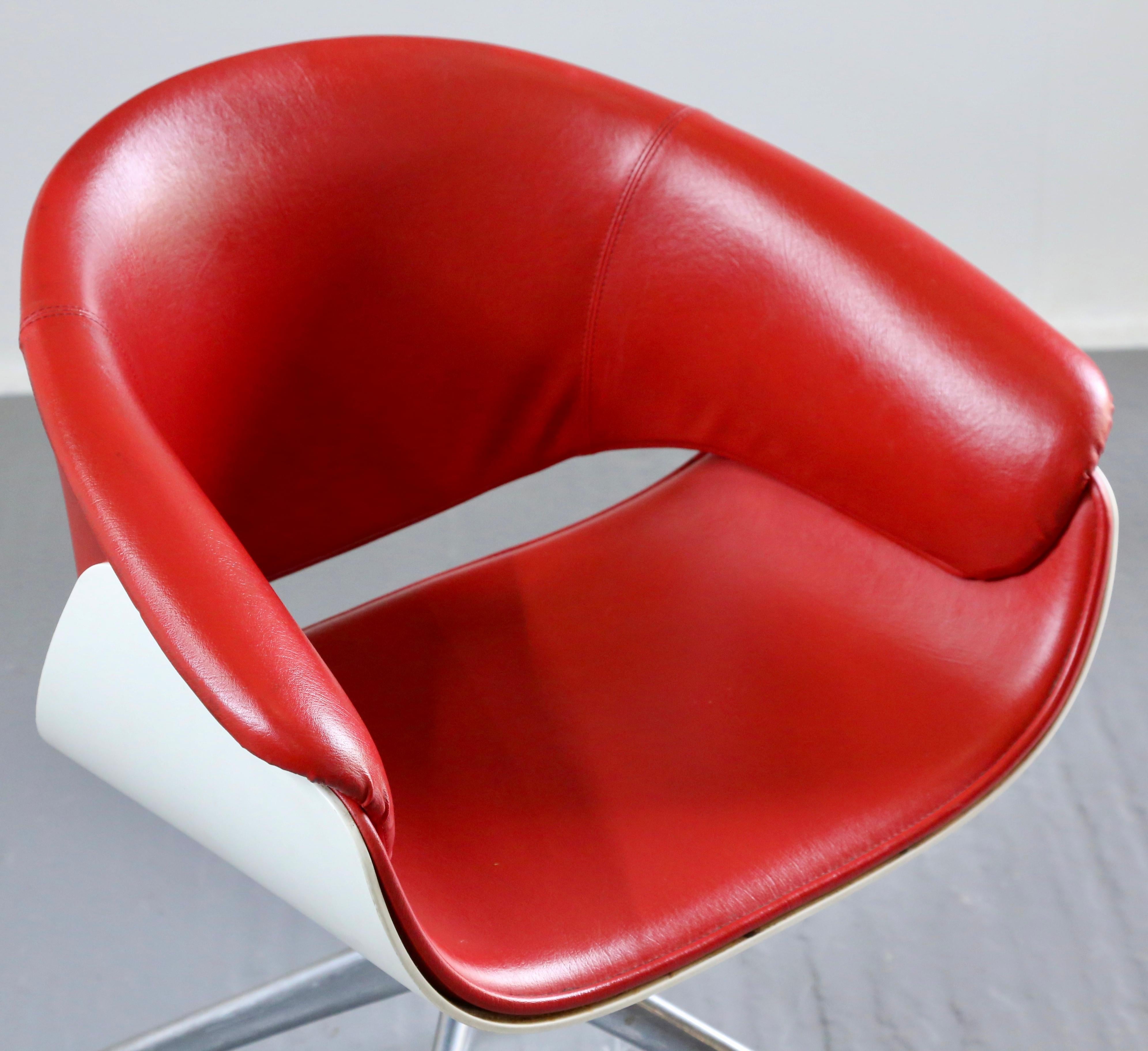 Pair Sina Swivel Chairs Designed By Uwe Fischer For B&B Italia For Sale 4