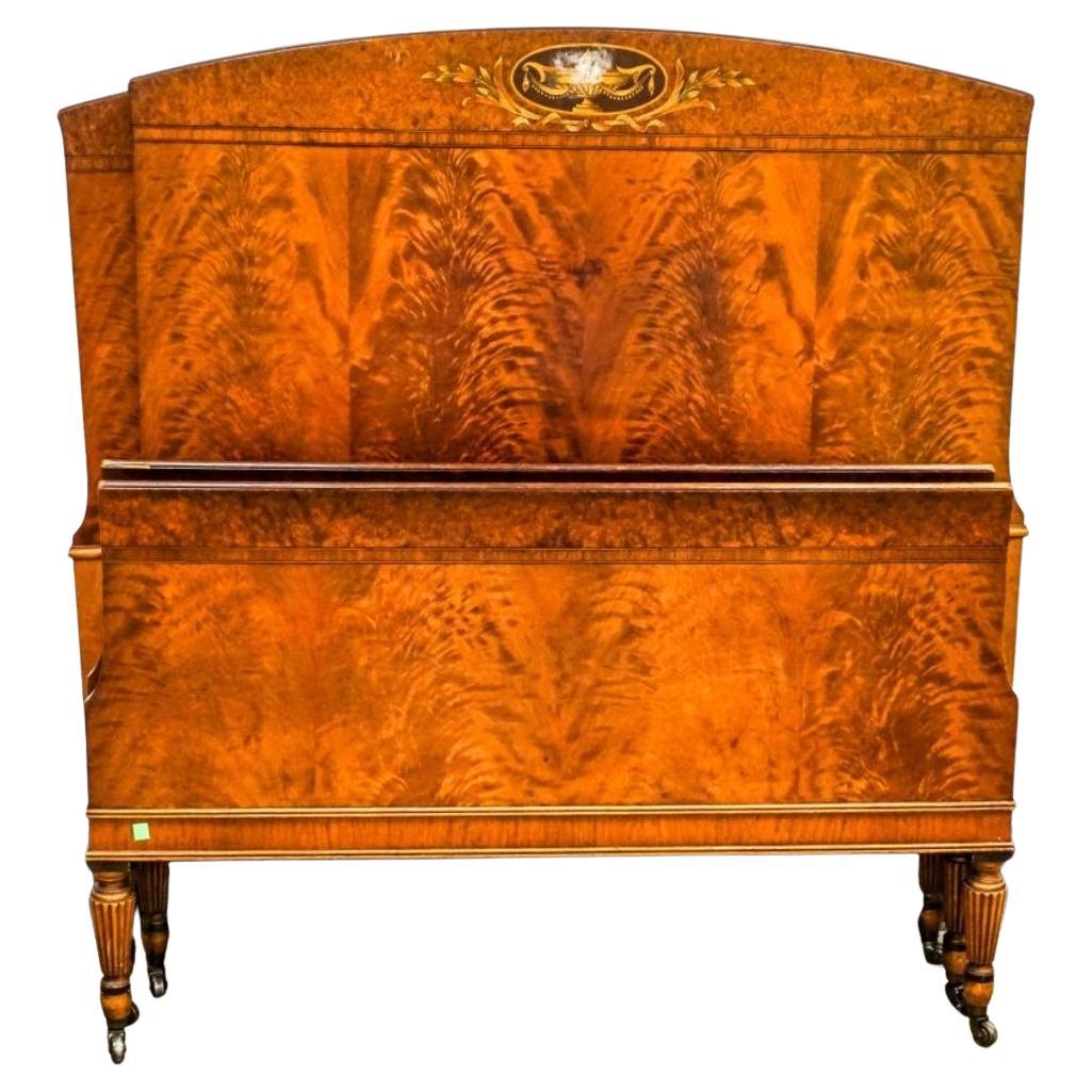 Paire de cadres de lit à une place de Sligh Furniture en acajou crocheté et ronce d'acajou à bandes croisées