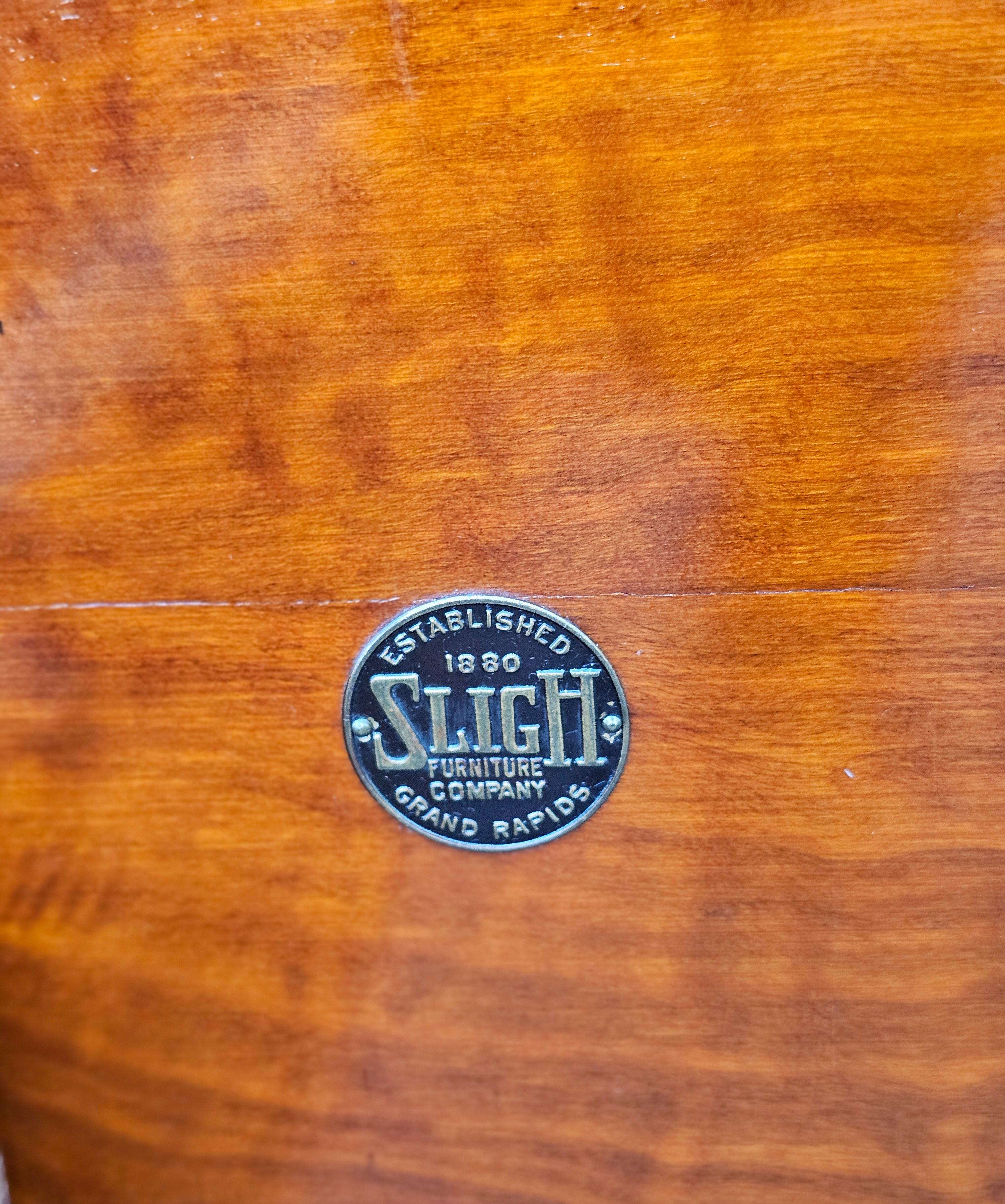 Pareja de camas individuales Sligh Furniture de caoba entrecruzada, burl y tulipwood en venta 2