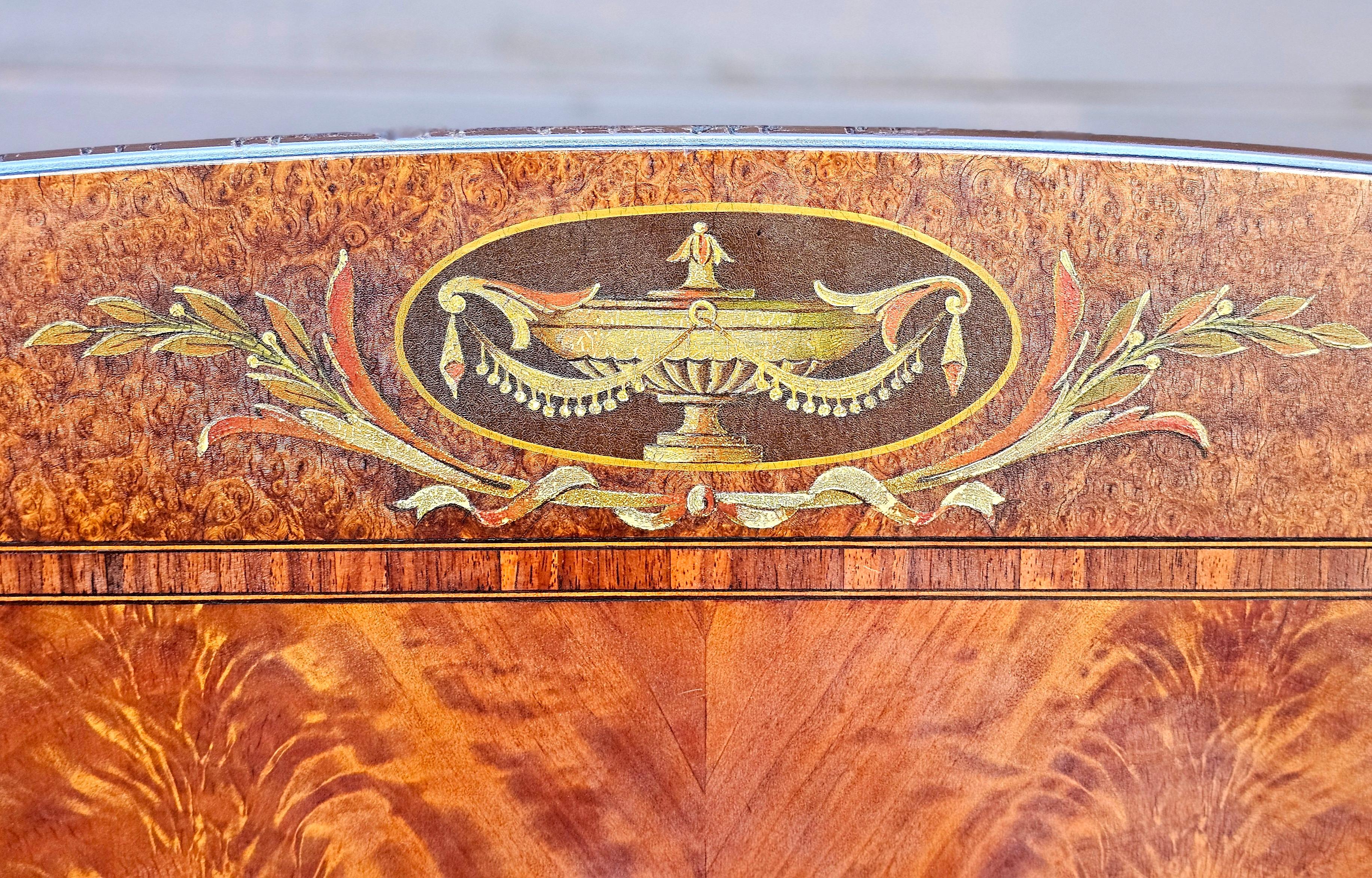 Pareja de camas individuales Sligh Furniture de caoba entrecruzada, burl y tulipwood en venta 3