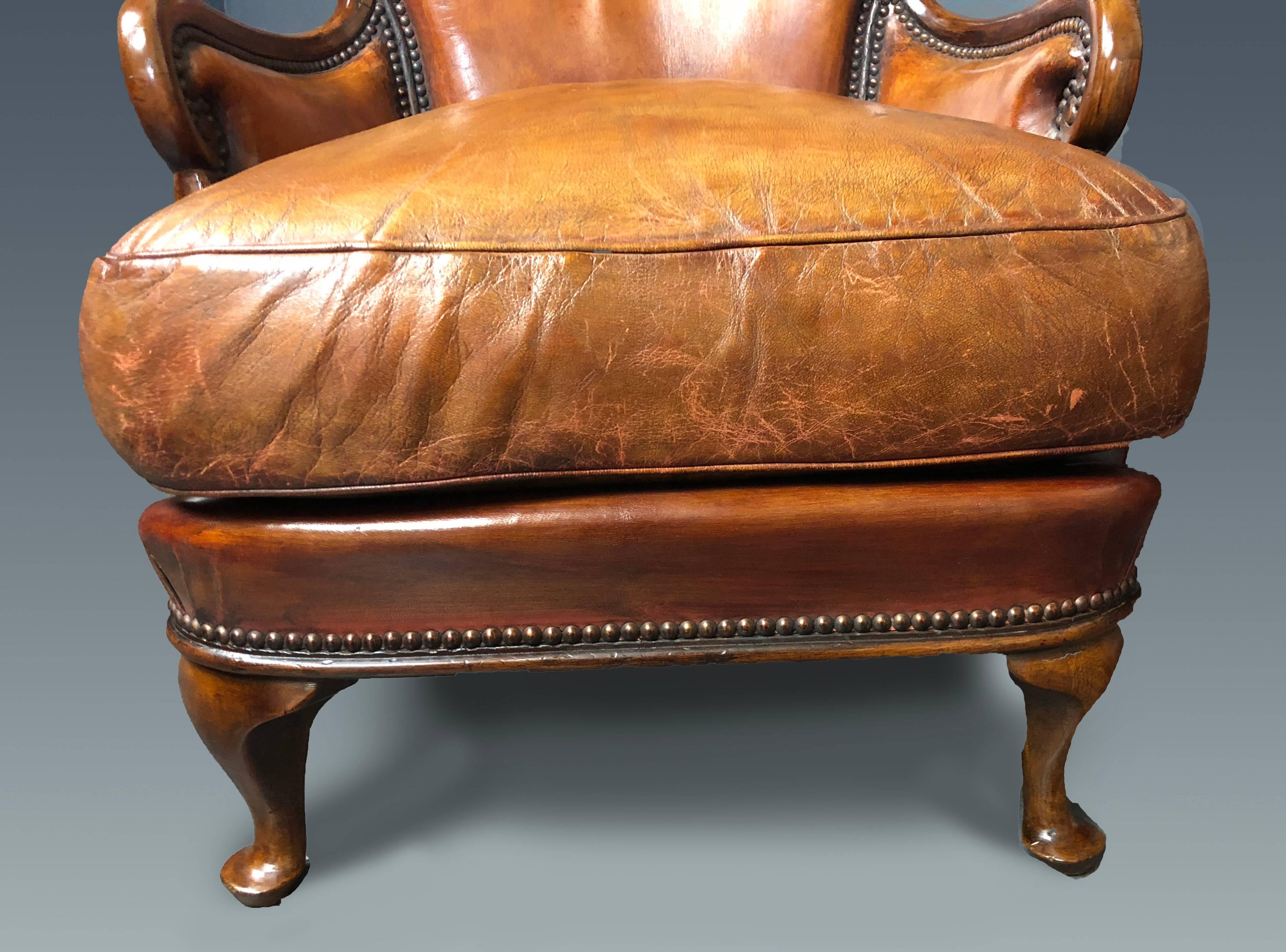 Pair of Small Antique Walnut Armchairs with Whisky Brown Leather  In Excellent Condition In Santander, ES