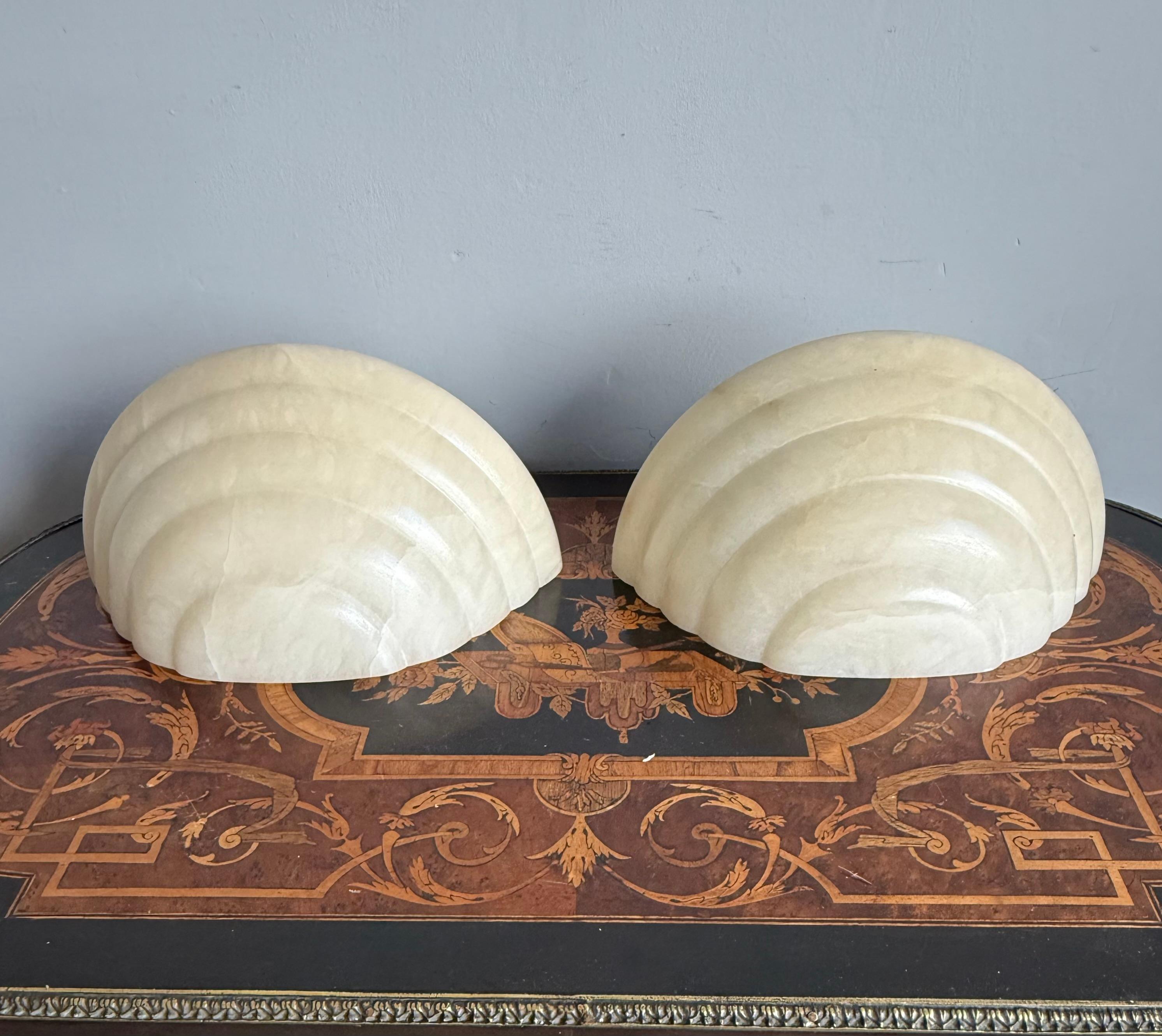 Pair Small Art Deco St Alabaster Wall Sconces Timeless Elegance in Natural Stone en venta 2