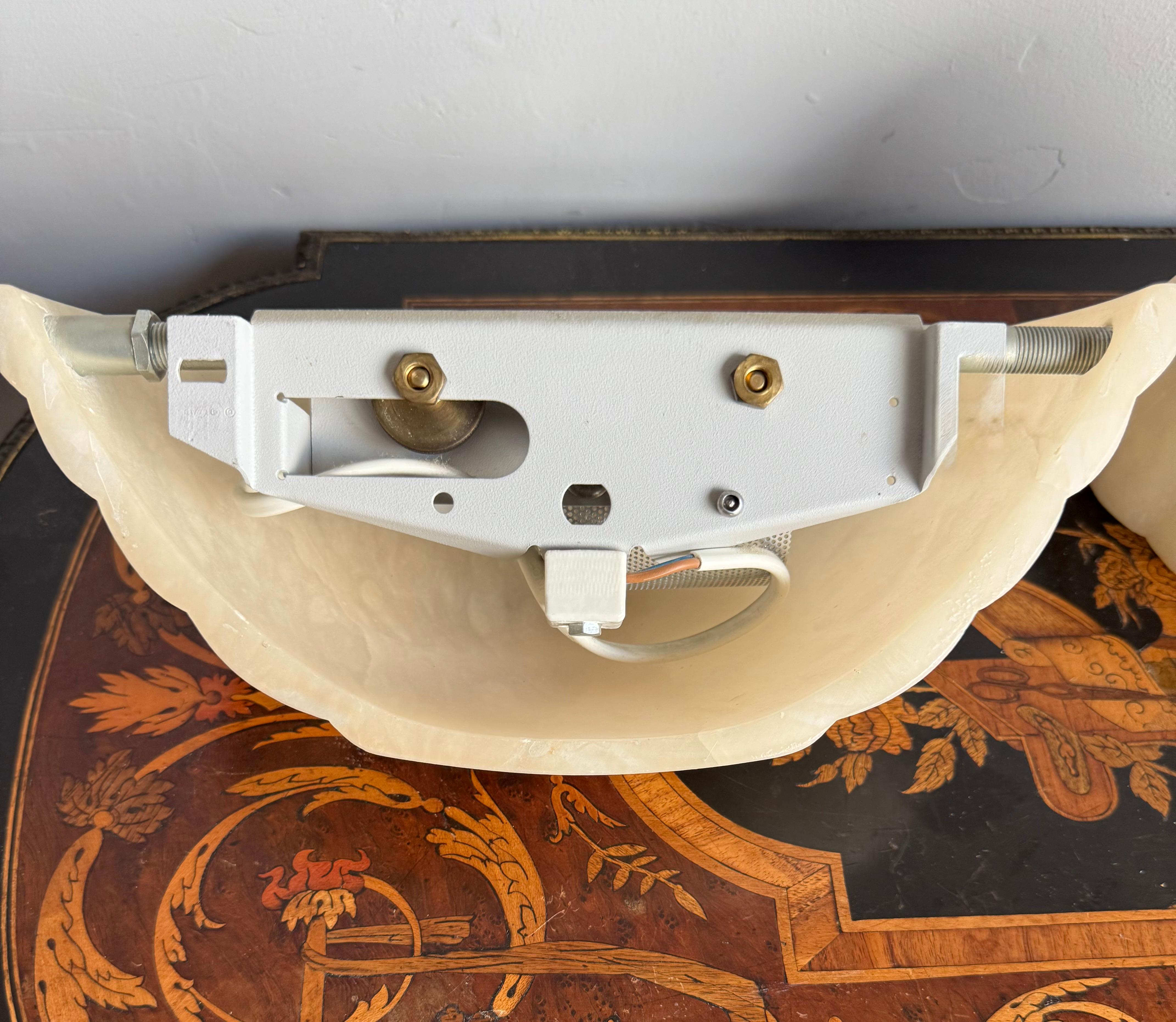 Pair Small Art Deco St Alabaster Wall Sconces Timeless Elegance in Natural Stone en venta 7