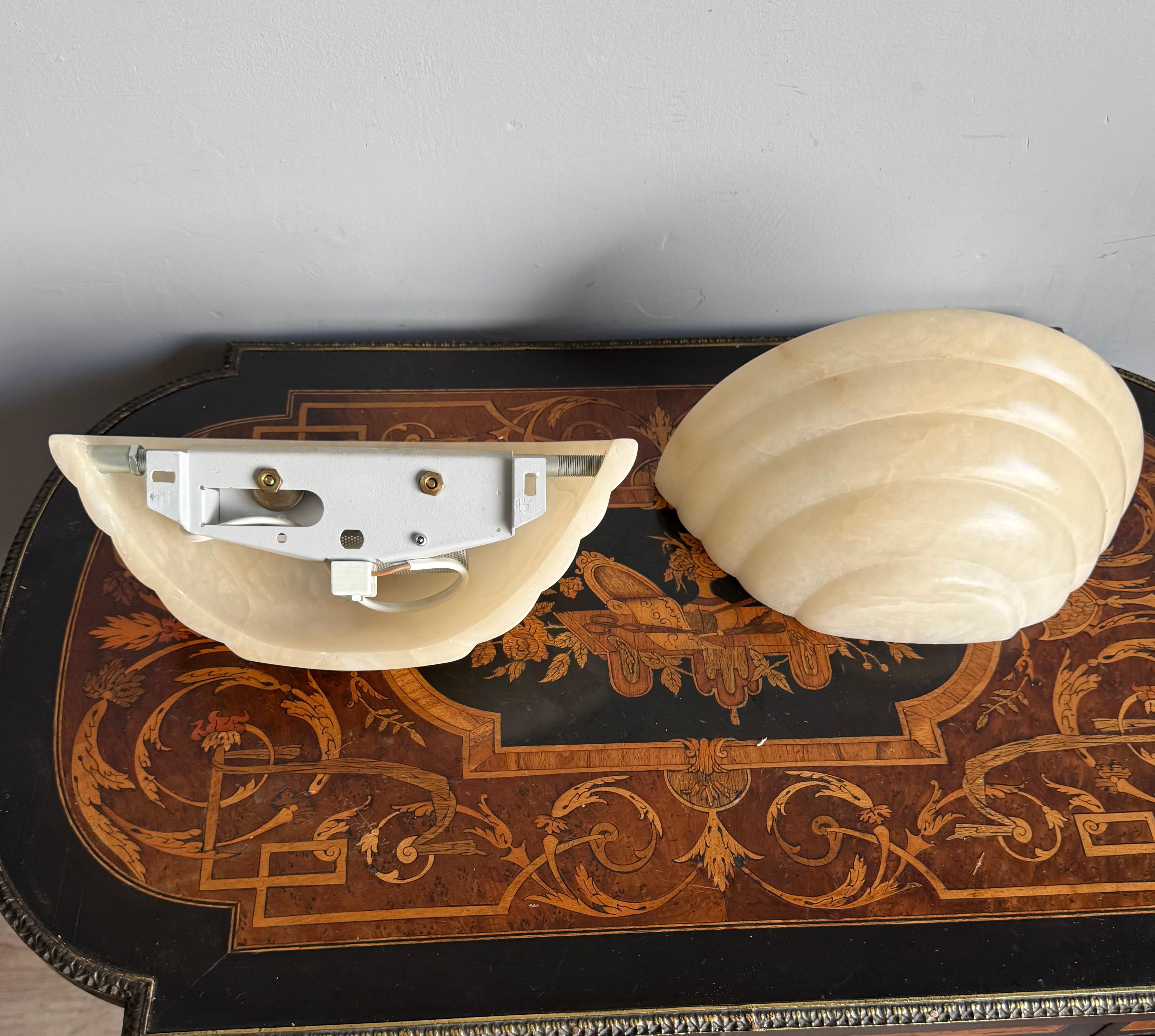 Pair Small Art Deco St Alabaster Wall Sconces Timeless Elegance in Natural Stone en venta 8