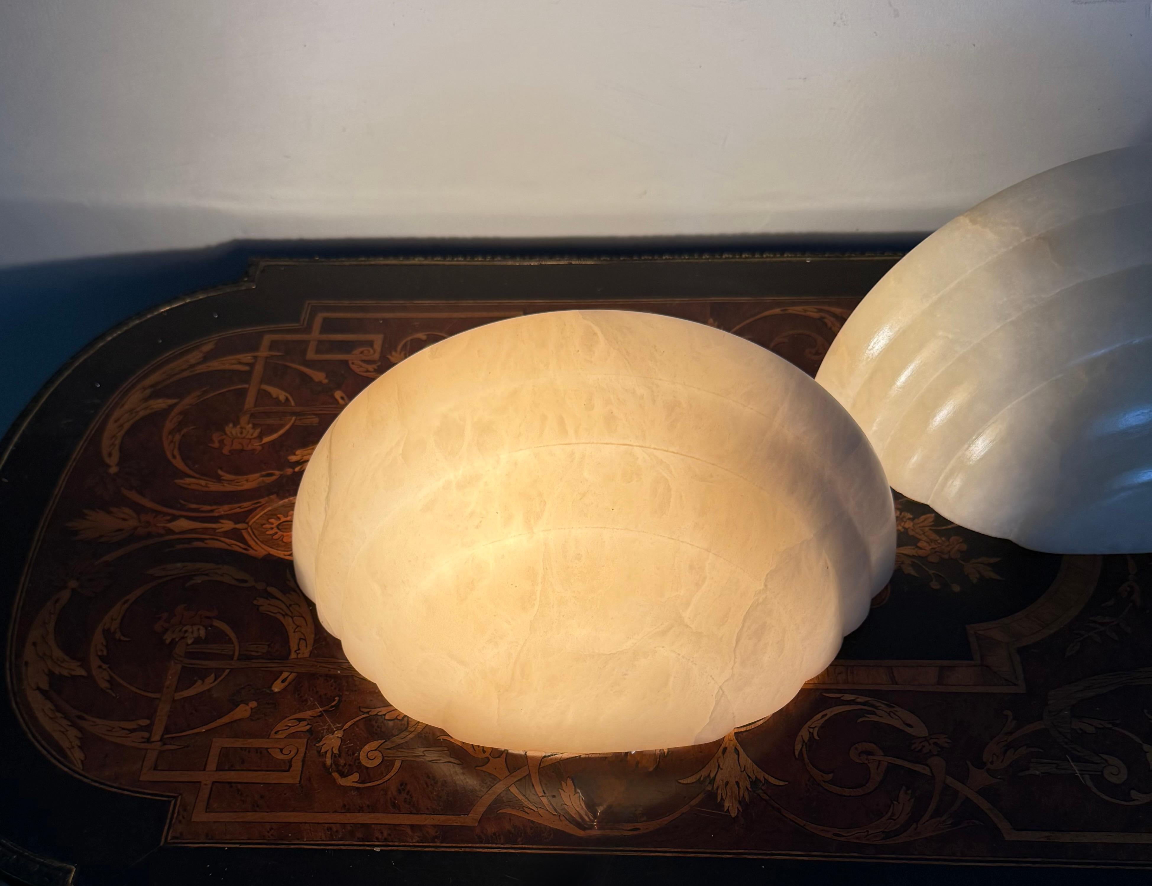 Pair Small Art Deco St Alabaster Wall Sconces Timeless Elegance in Natural Stone en venta 12