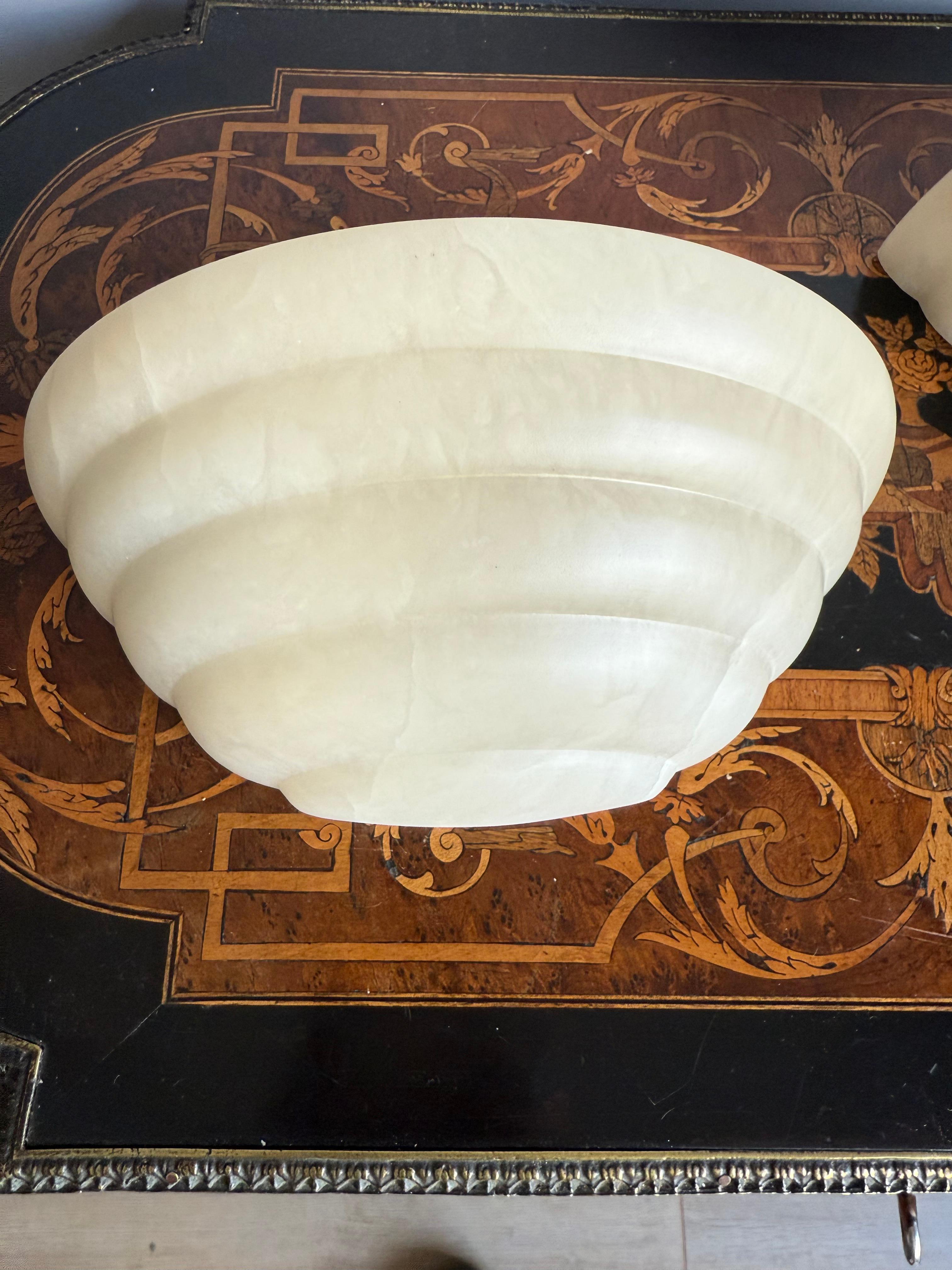 Pair Small Art Deco St Alabaster Wall Sconces Timeless Elegance in Natural Stone Art Decó en venta