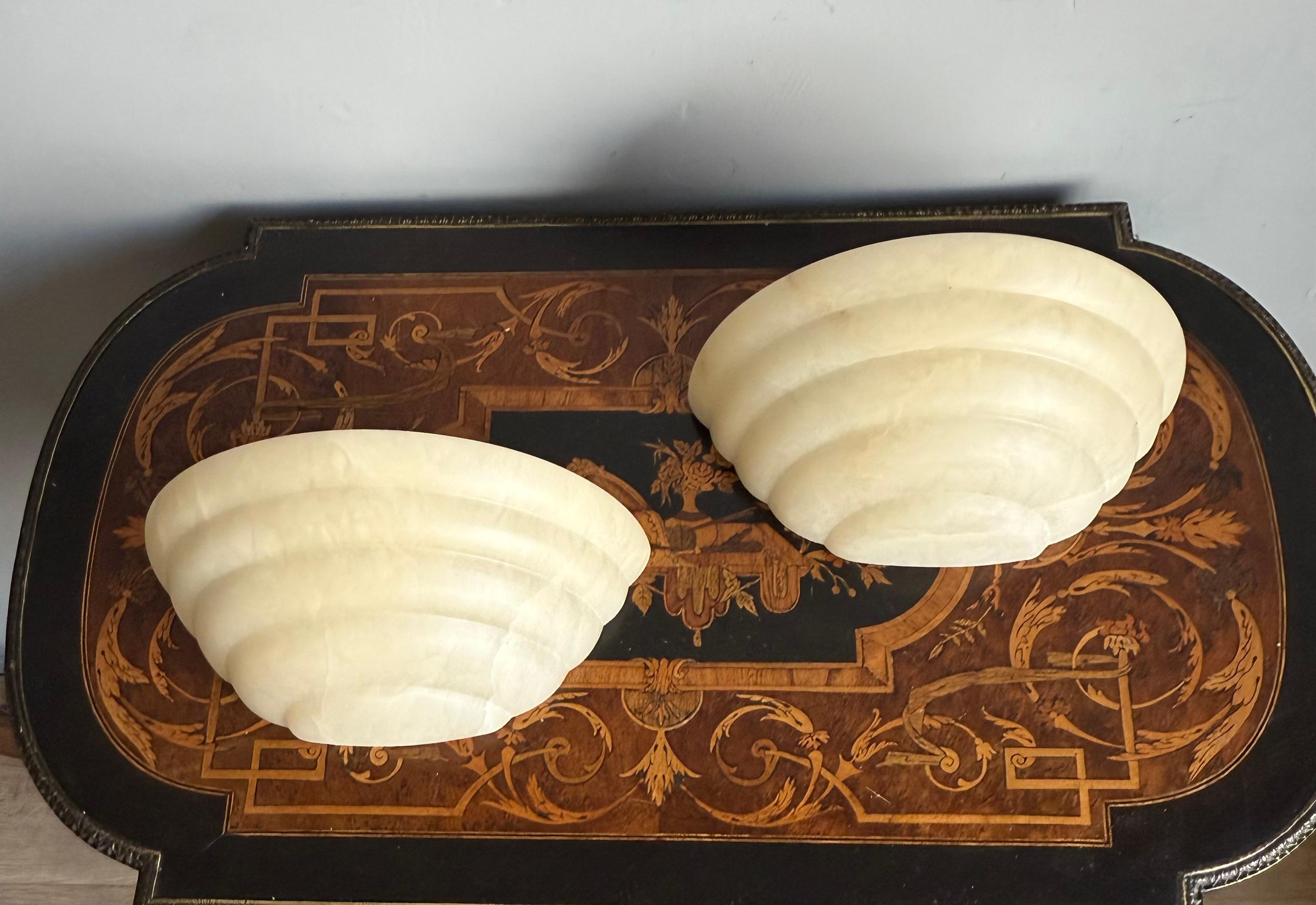 Pair Small Art Deco St Alabaster Wall Sconces Timeless Elegance in Natural Stone Metal en venta