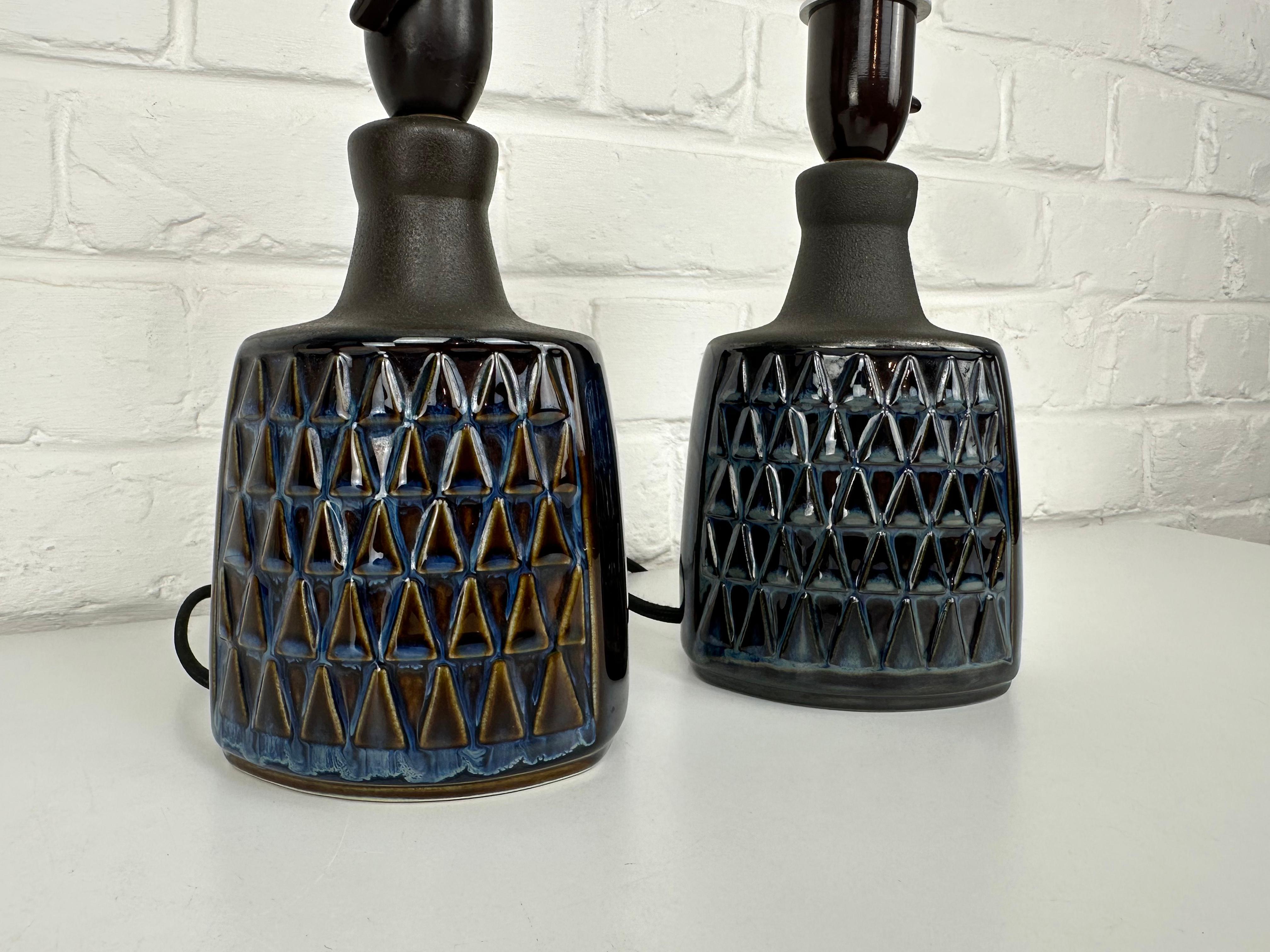 Pair small blue & brown Scandinavian Søholm Stentøj ceramic table lamps, Denmark en venta 4
