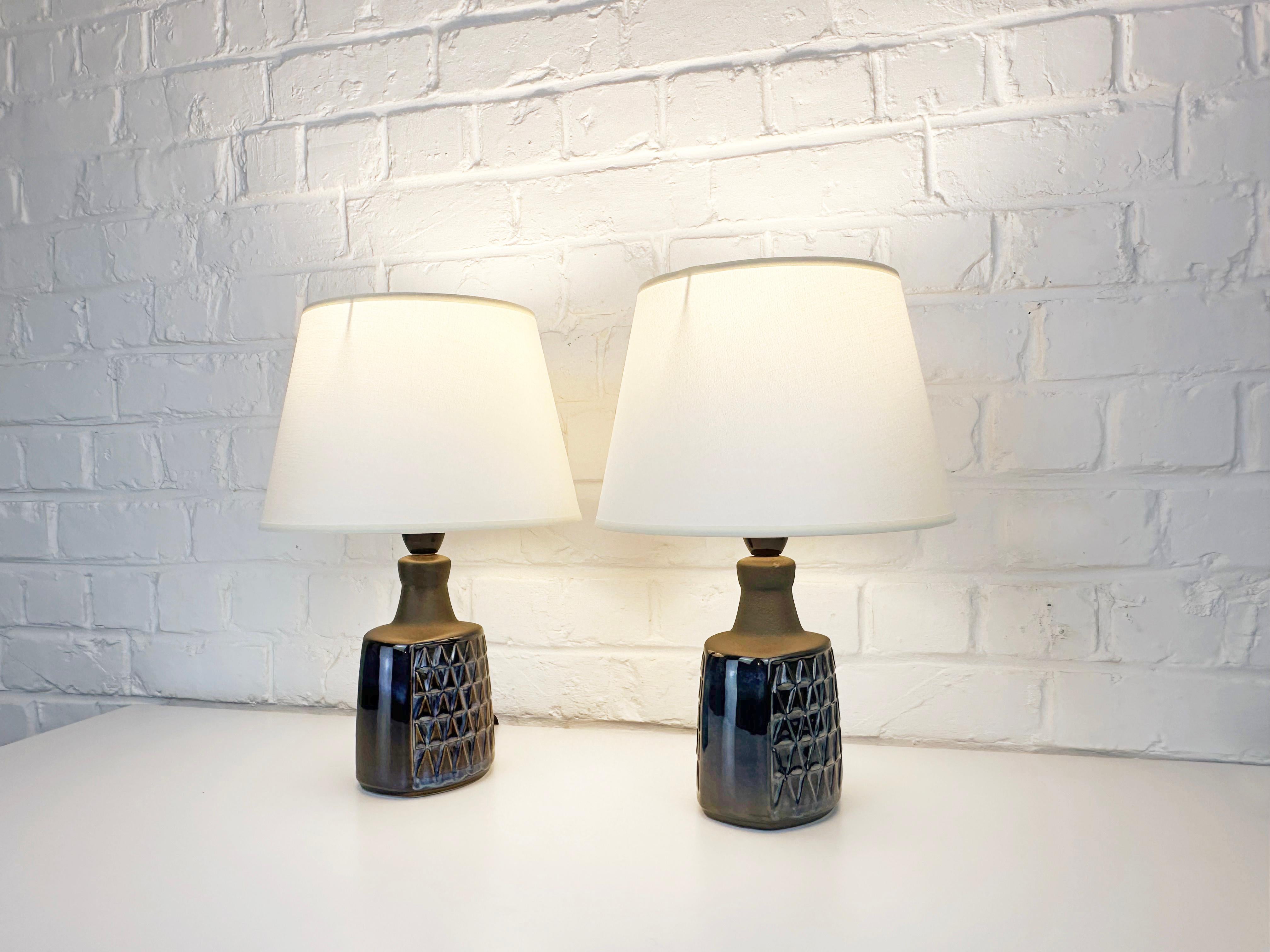 Pair small blue & brown Scandinavian Søholm Stentøj ceramic table lamps, Denmark Danés en venta