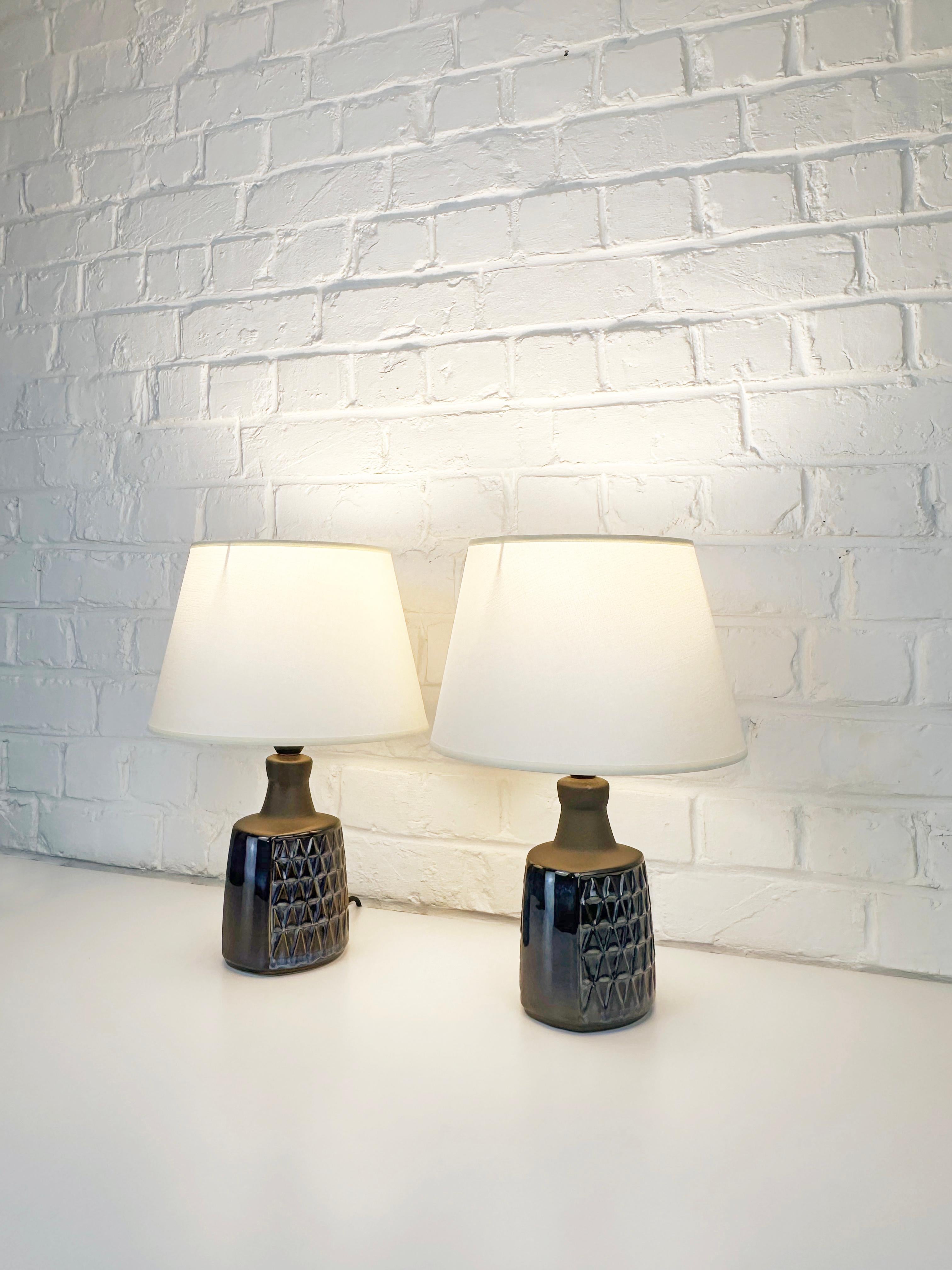 Pair small blue & brown Scandinavian Søholm Stentøj ceramic table lamps, Denmark Glaseado en venta
