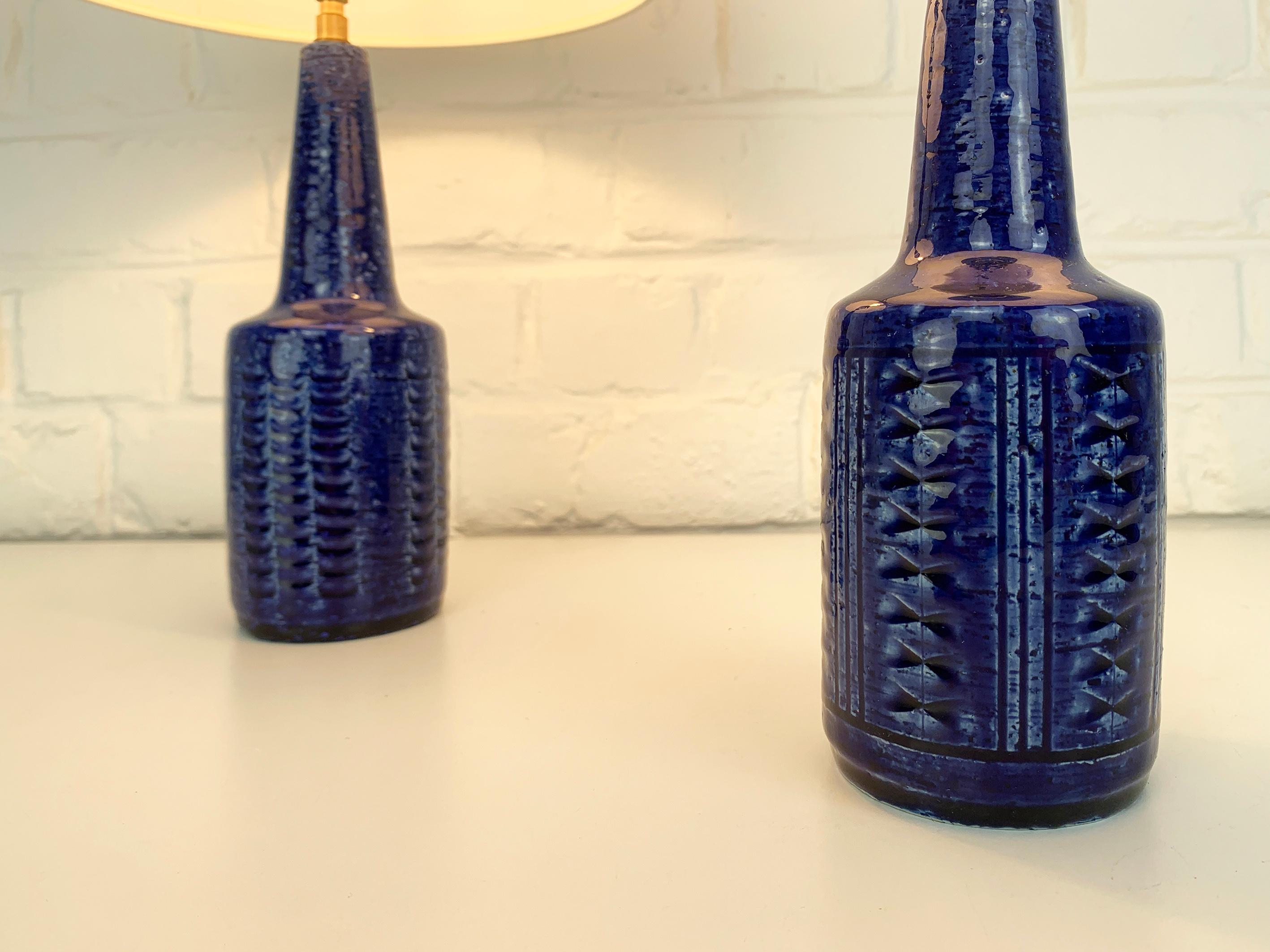 Pair small blue ceramic table lamps Palshus Denmark stoneware Linnemann-Schmidt In Good Condition For Sale In Vorst, BE
