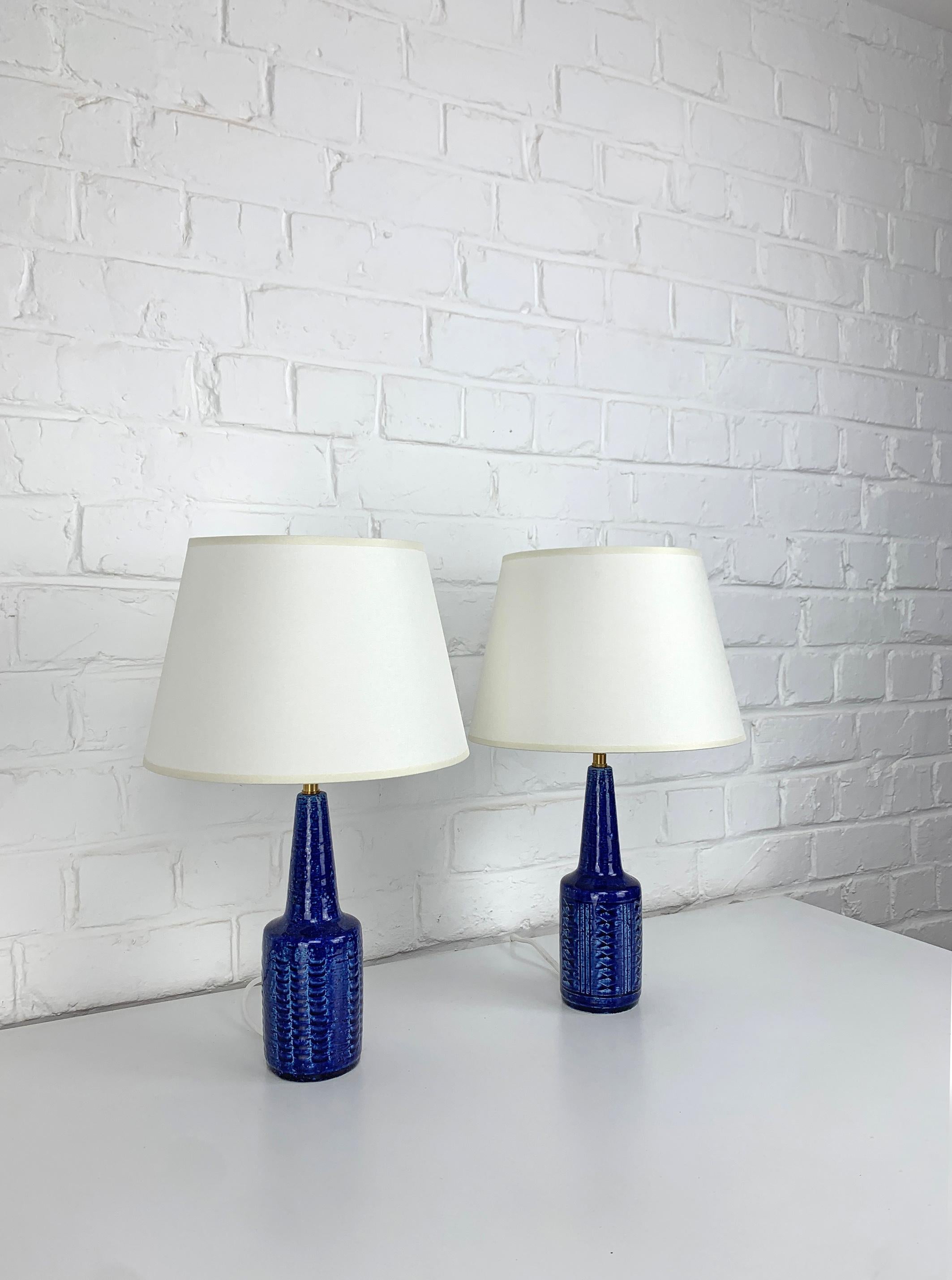 Céramique Paire de petites lampes de table en céramique bleue Palshus Denmark stoneware Linnemann-Schmidt en vente