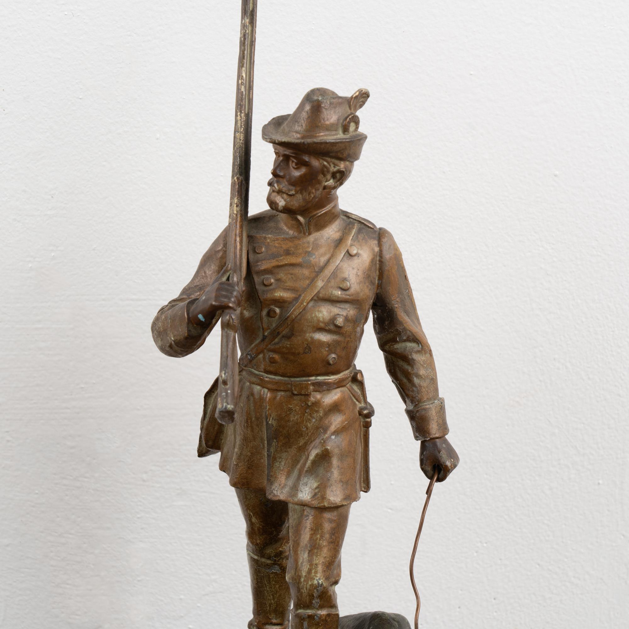 Country Paire de petites statues de chasseurs en bronze, Danemark vers 1900 en vente