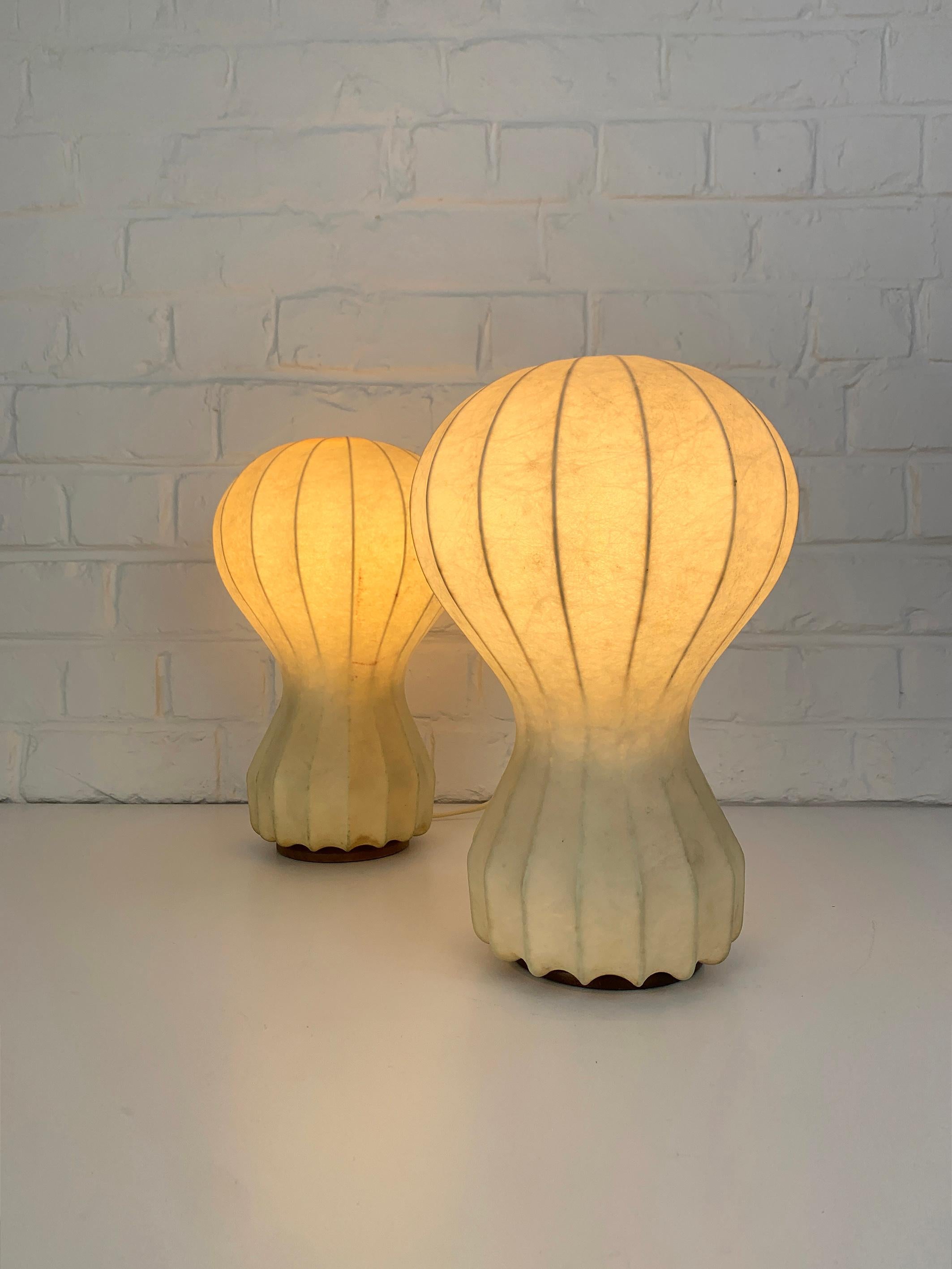 Paar kleine Kokon Gatto-Tischlampen Achille & Pier Castiglioni Flos Italien 1960 im Zustand „Gut“ im Angebot in Vorst, BE