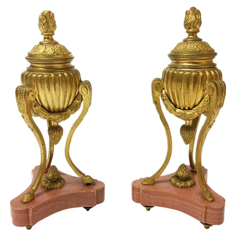 Paire de petites cassolettes françaises en bronze doré du 19ème siècle en vente