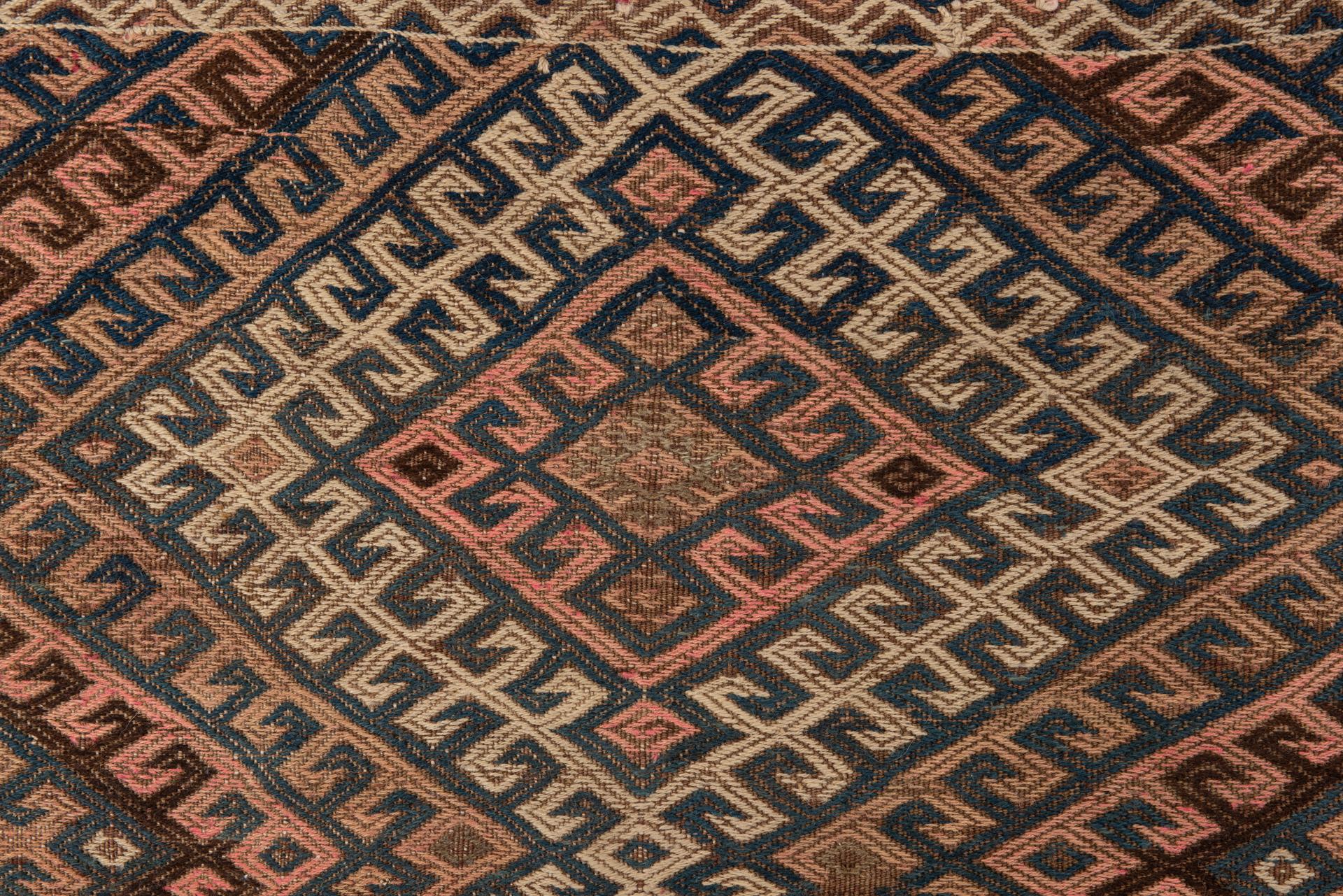 Paire de petits kilims en vente 4