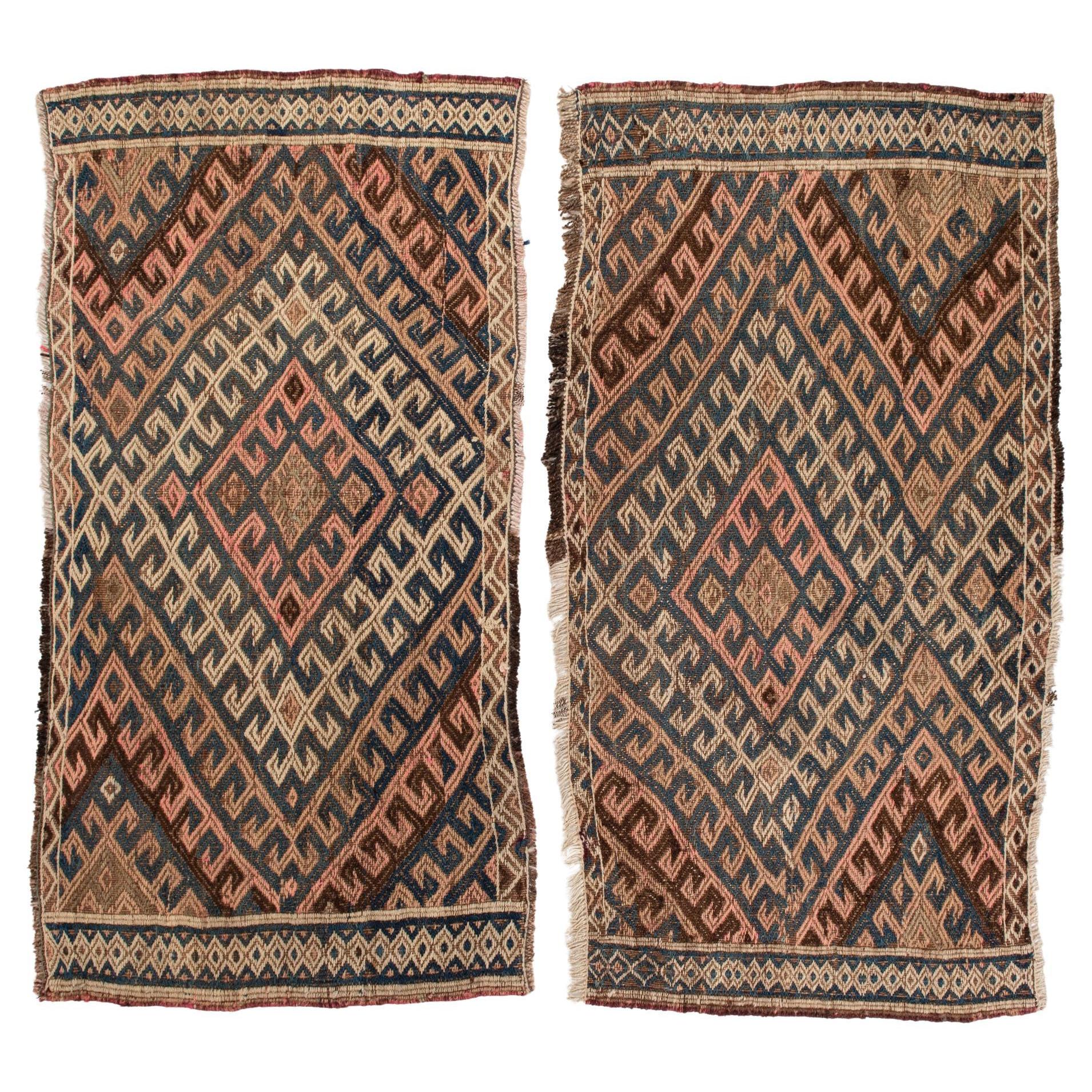 Paire de petits kilims en vente