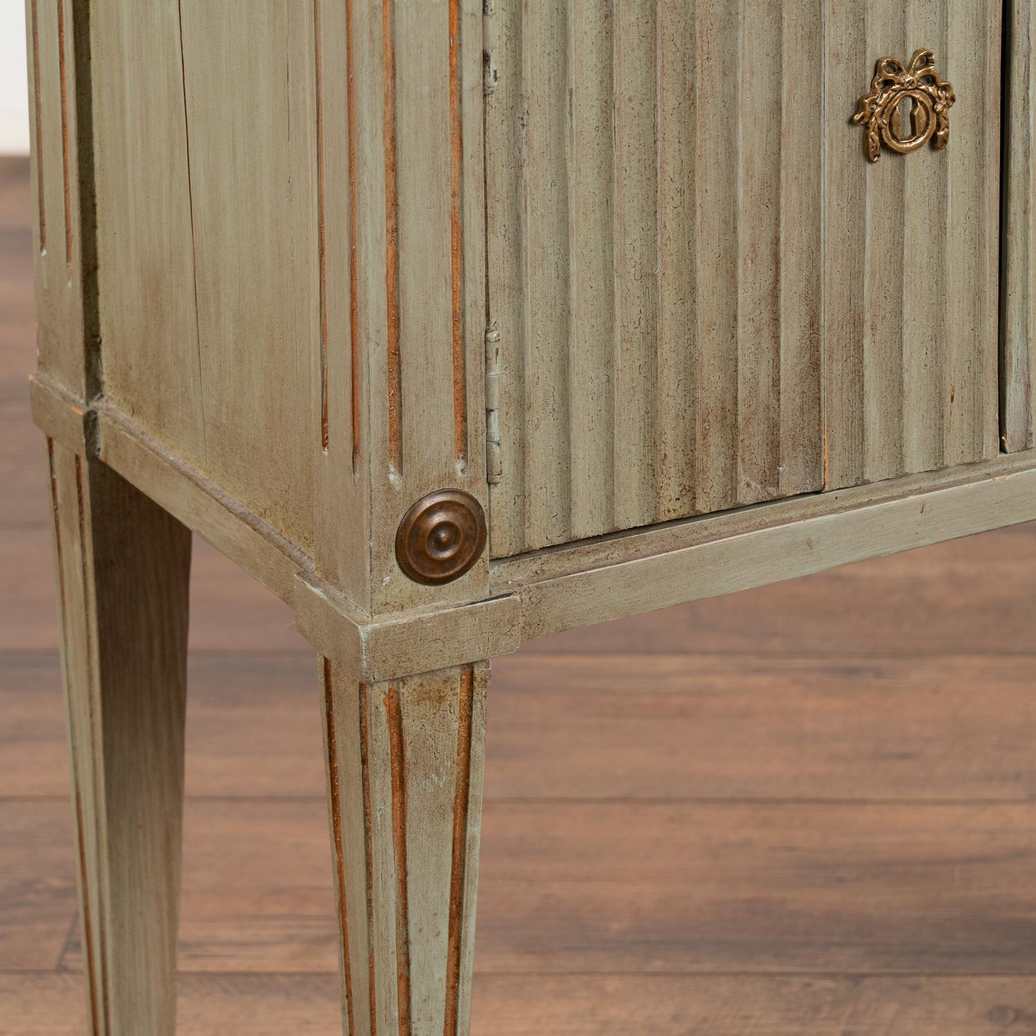 Pair, Small Painted Cabinets or Nightstands on Tapered Legs, Sweden circa 1890 5