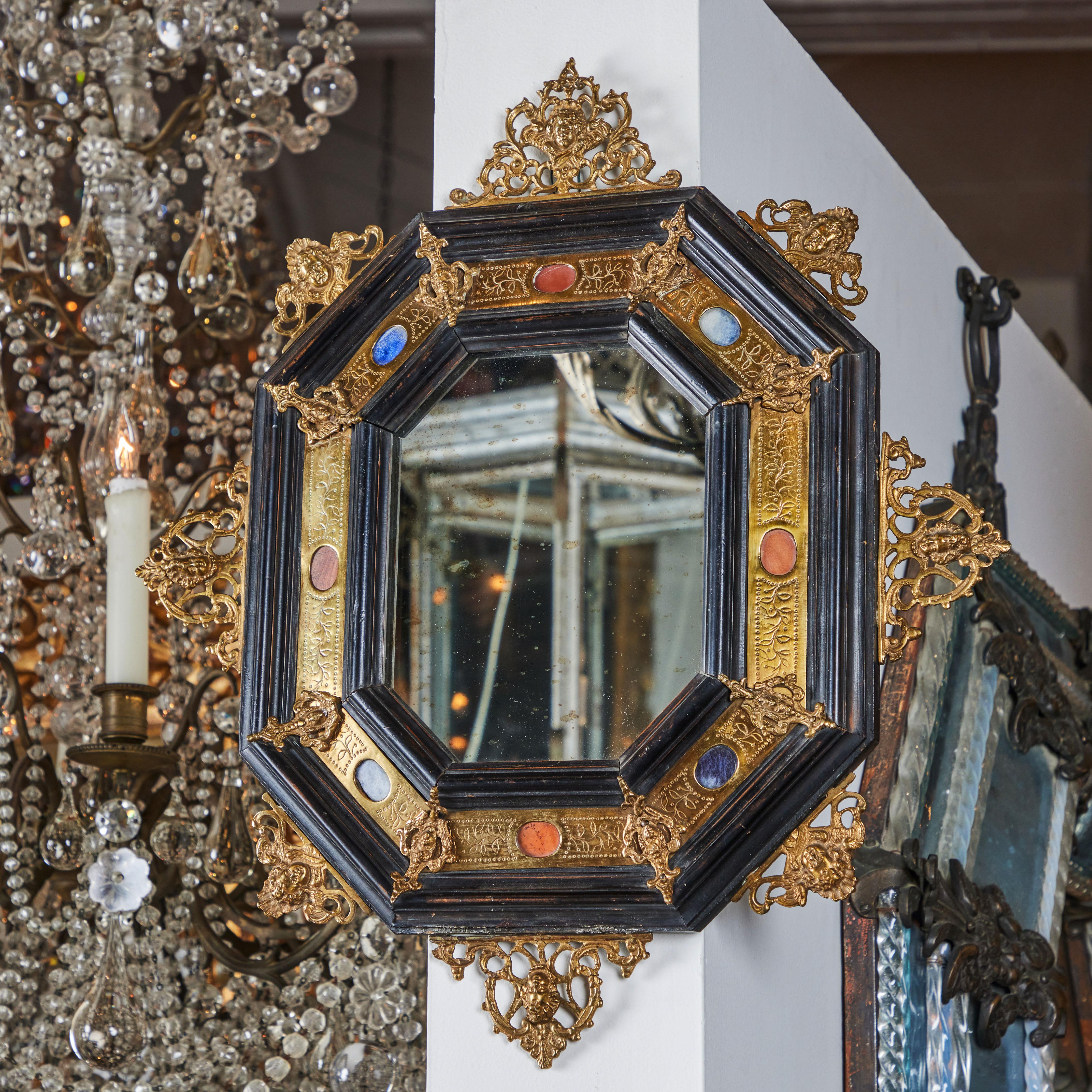 Paire de petits miroirs de style Renaissance Bon état - En vente à Newport Beach, CA