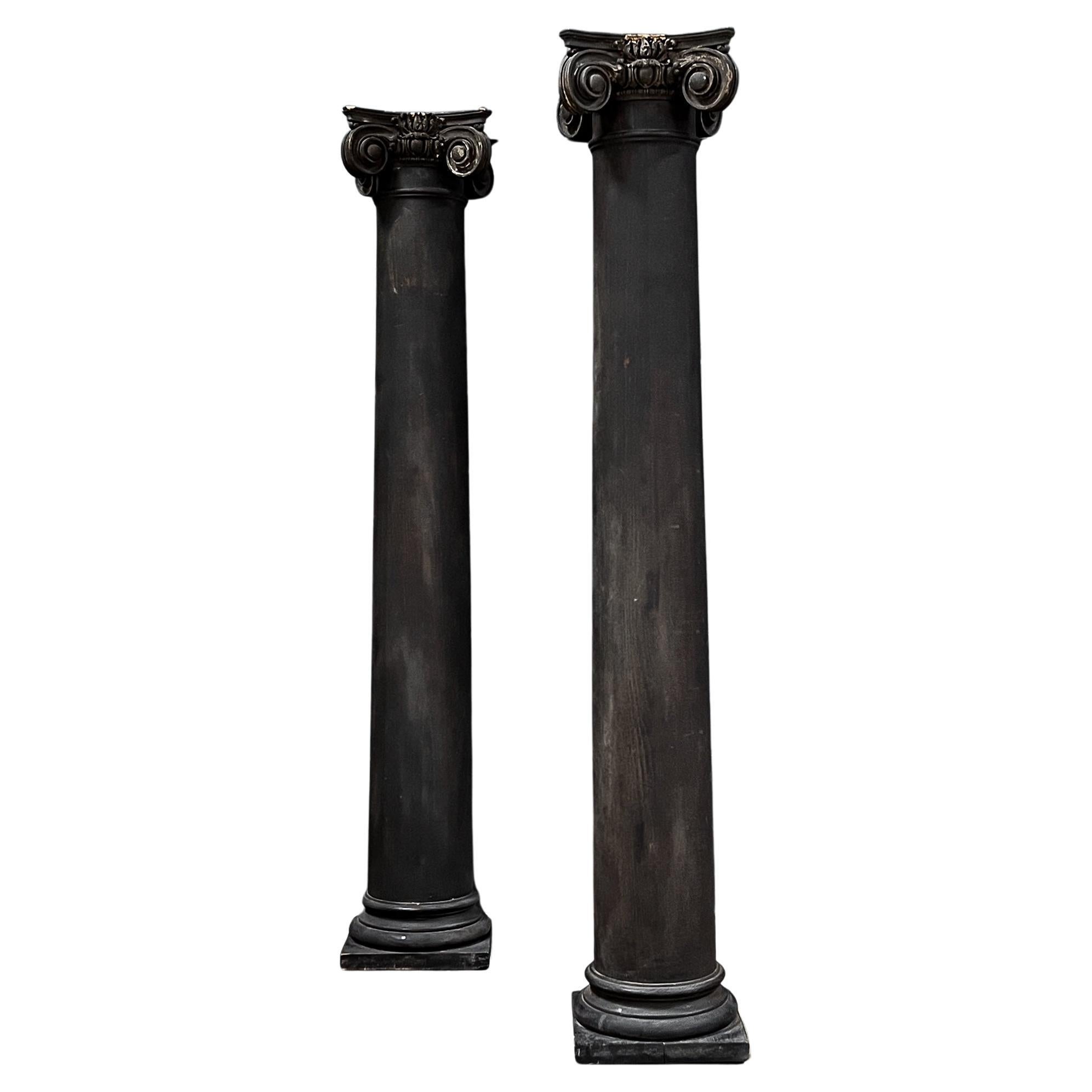 (Paar) Solide, wiederaufbereitete ionische Säulen