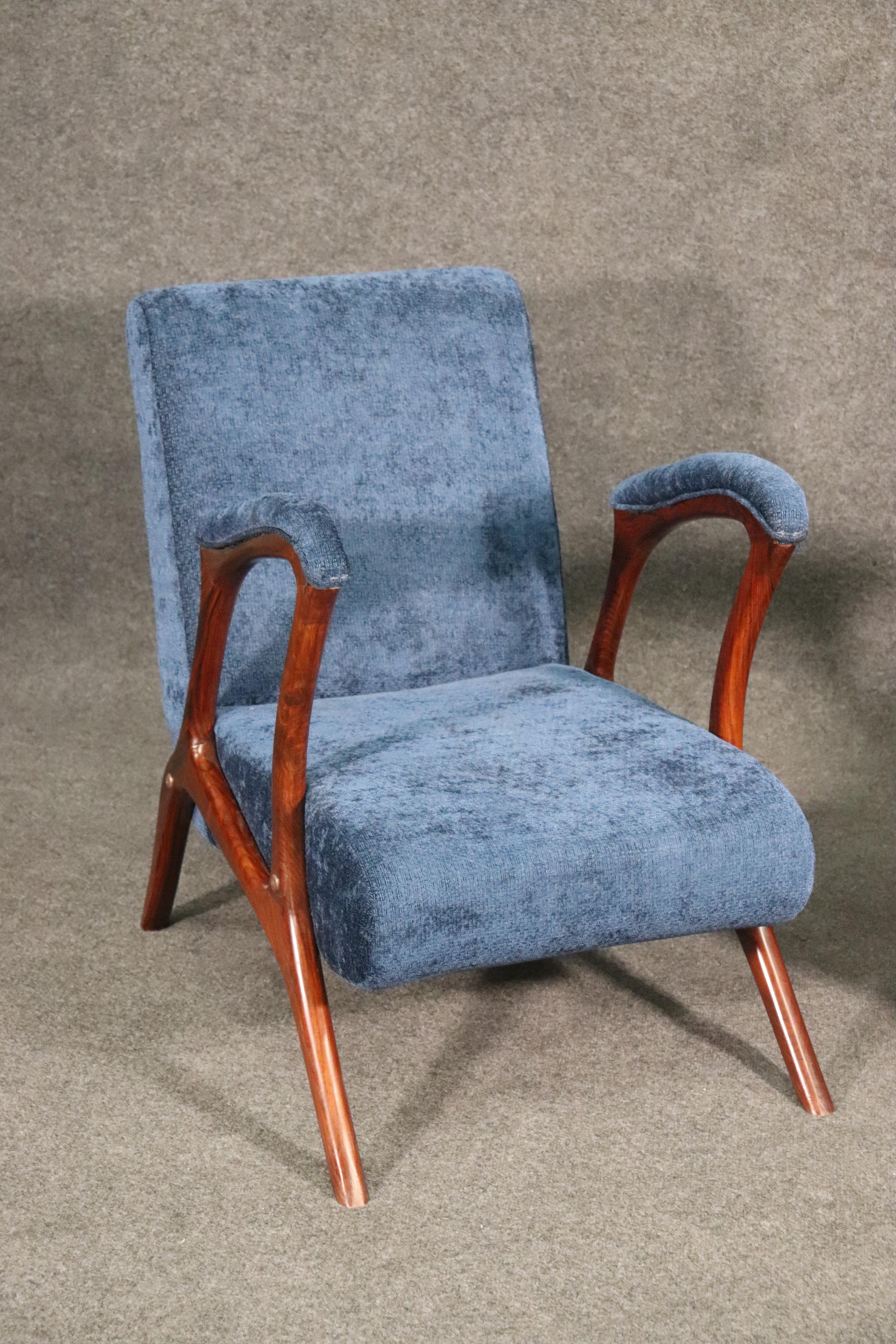 Pair of Solid Rosewood Italian Gio Ponti Style Mid-Century Modern Club Chairs In Good Condition In Swedesboro, NJ