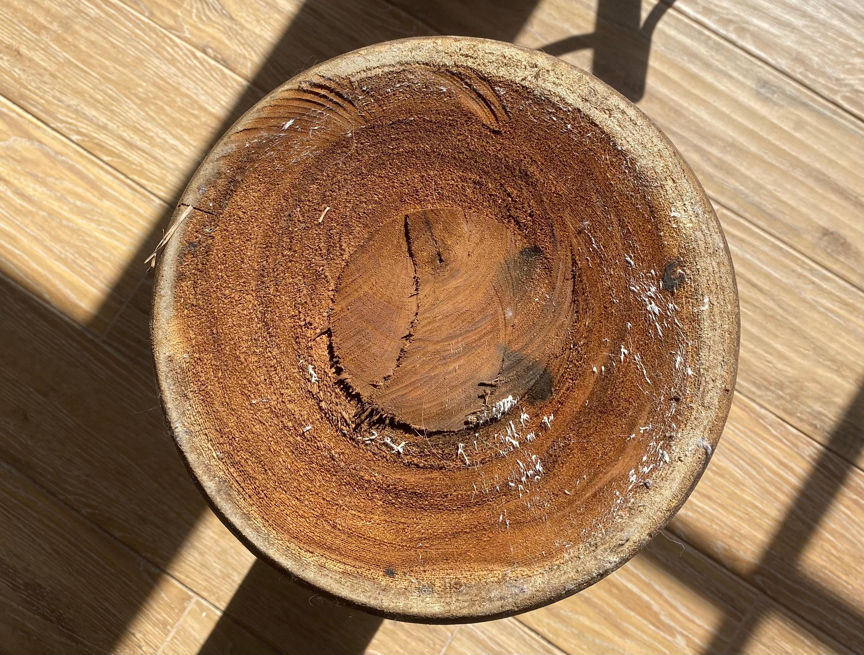 Par de Pedestales de Columna Jónica de Madera Maciza Tallada en Bueno estado para la venta en Round Top, TX