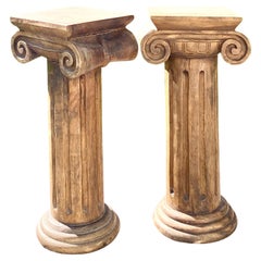 Par de Pedestales de Columna Jónica de Madera Maciza Tallada