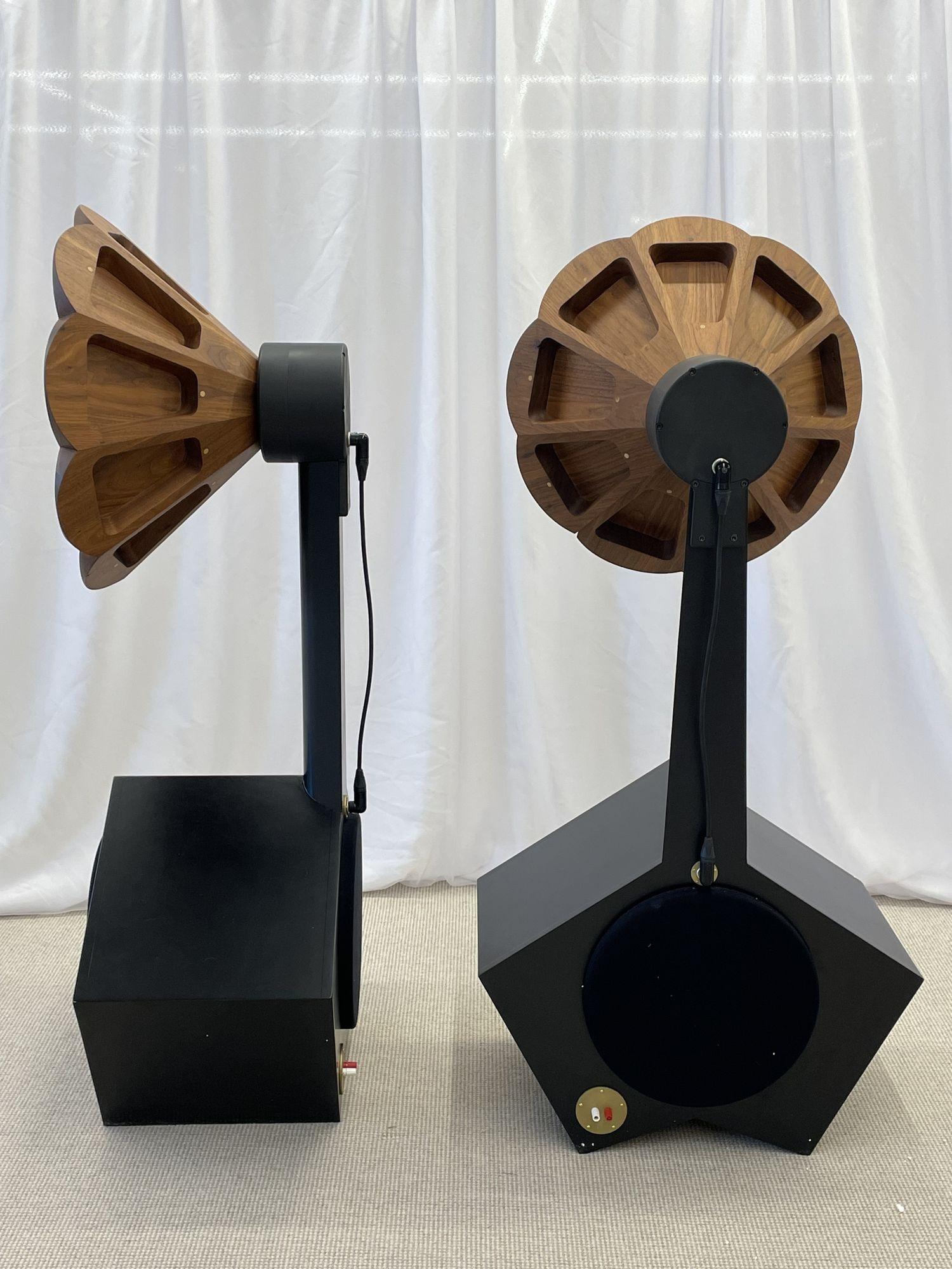 A for Ara, Contemporary, Floor Standing Speakers, Walnut, Gold Leaf, 2010s Bon état - En vente à Stamford, CT