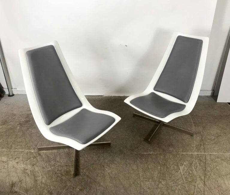 Pair of Space Age High Back Fiberglass Swivel Chairs, Montreal Expo 67 In Good Condition For Sale In Buffalo, NY