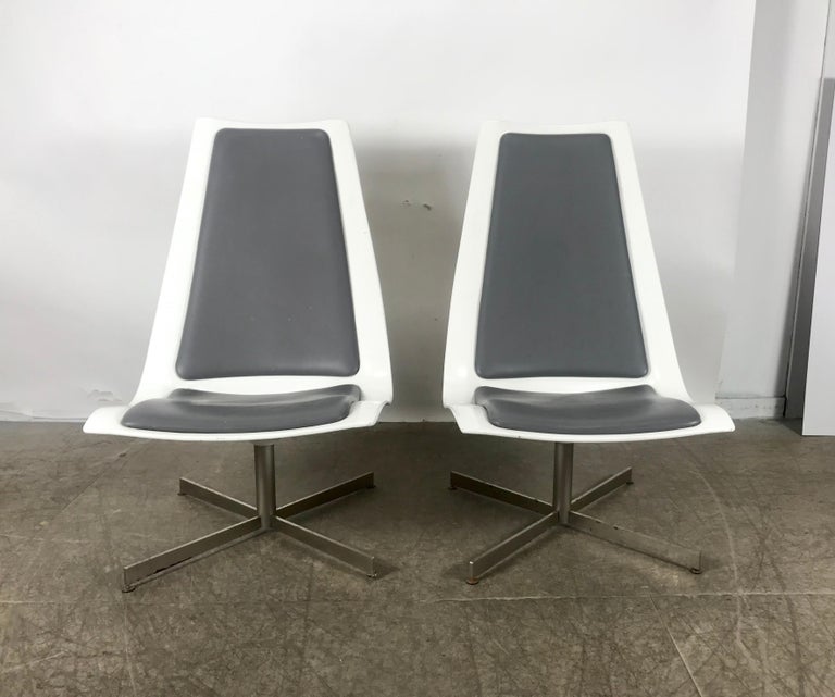 Mid-20th Century Pair of Space Age High Back Fiberglass Swivel Chairs, Montreal Expo 67 For Sale